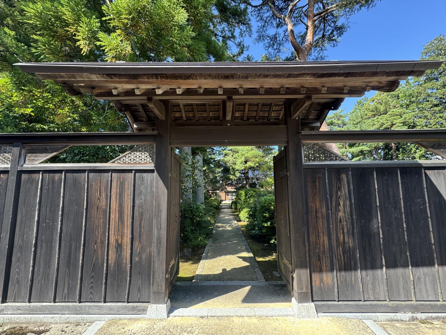 松桜閣（しょうおうかく）の閑静な庭園-2