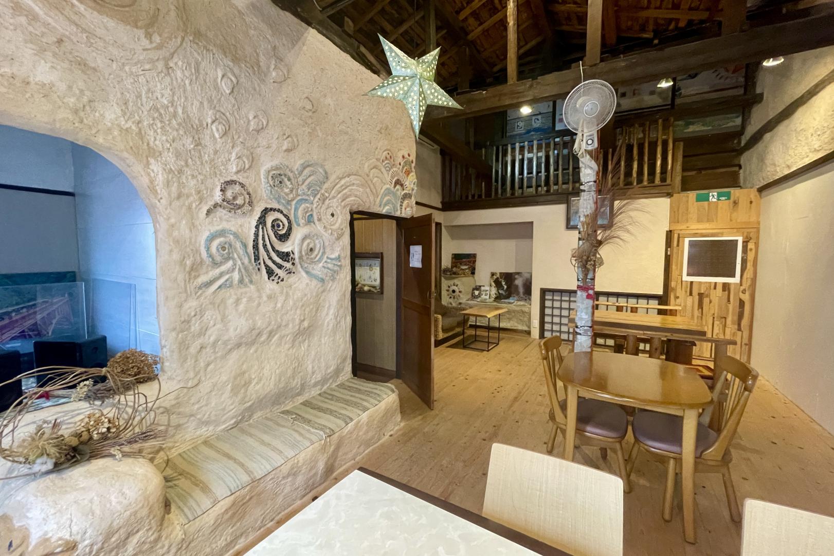 2階は、まさに異空間！-0