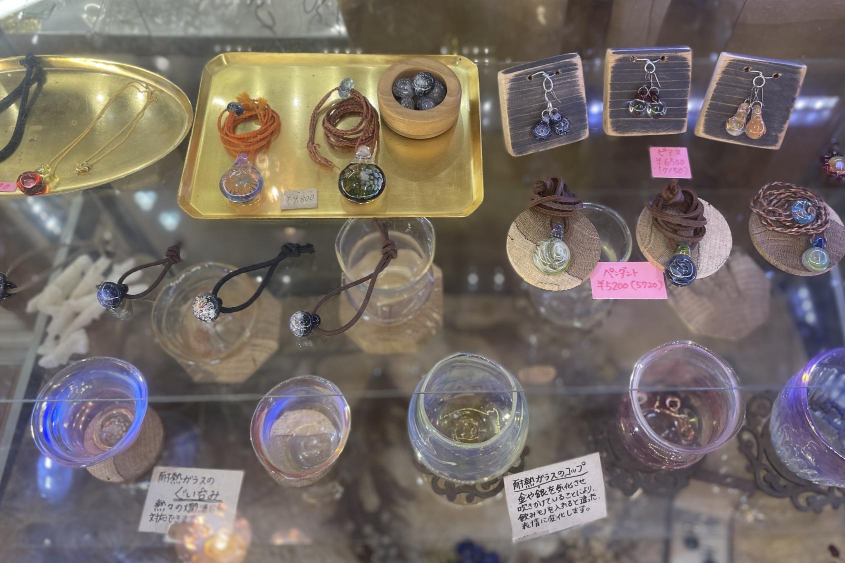 ガラス体験で、世界で1つ、自分だけのコップを制作-5