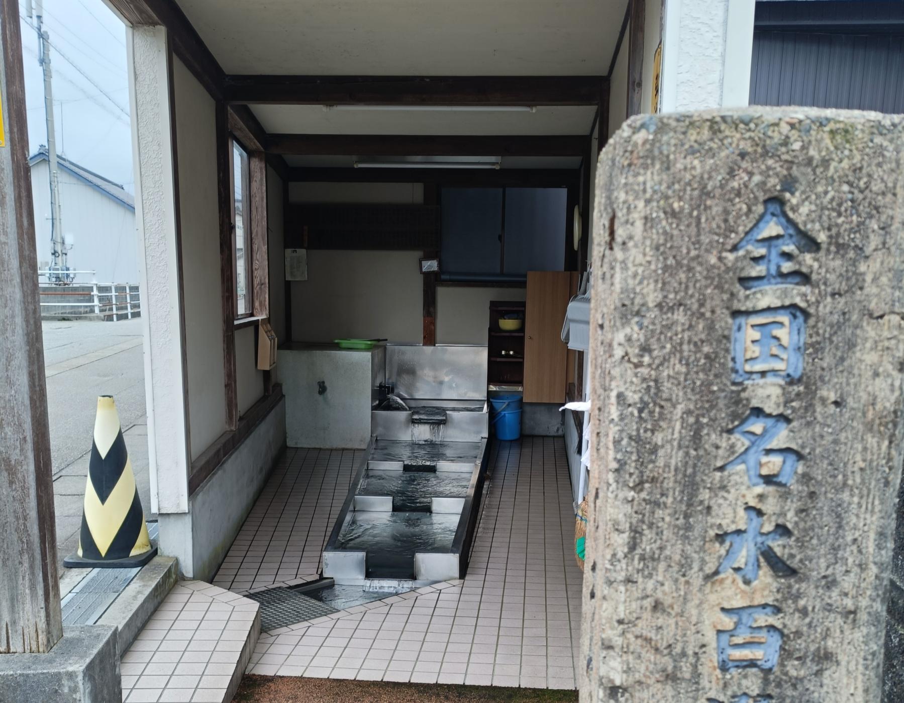 生地（いくじ）地区に湧く名水「生地の清水」-0