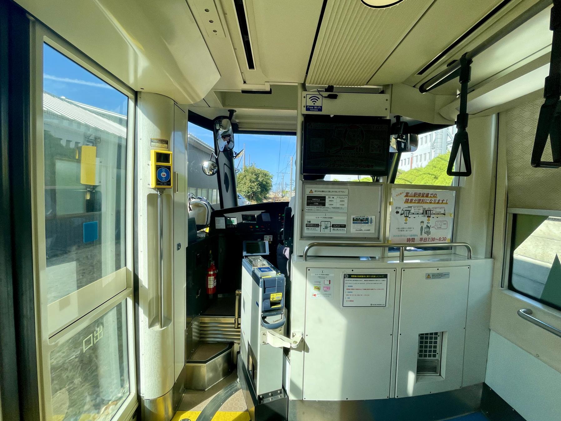 岩瀬エリアまでは、路面電車を利用-1