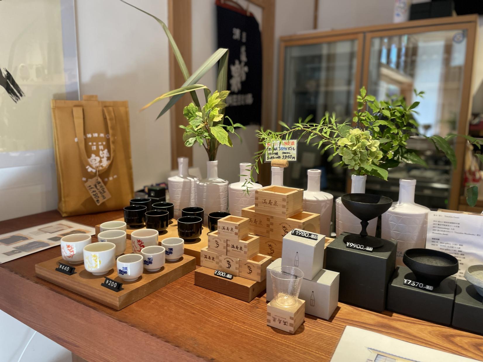 雑貨やお土産も購入できます！-0