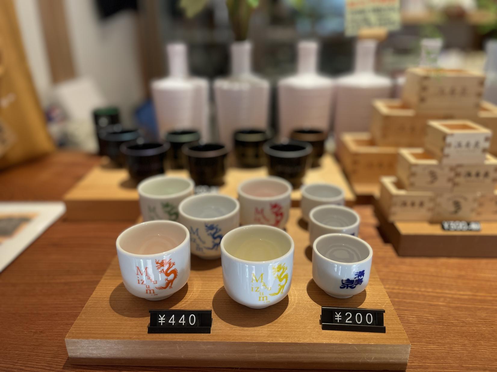 雑貨やお土産も購入できます！-1