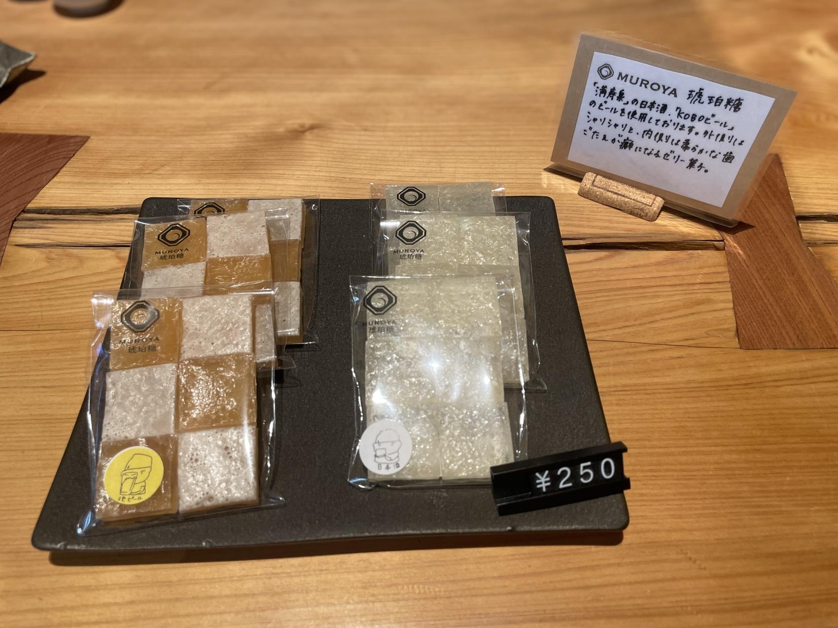 雑貨やお土産も購入できます！-3