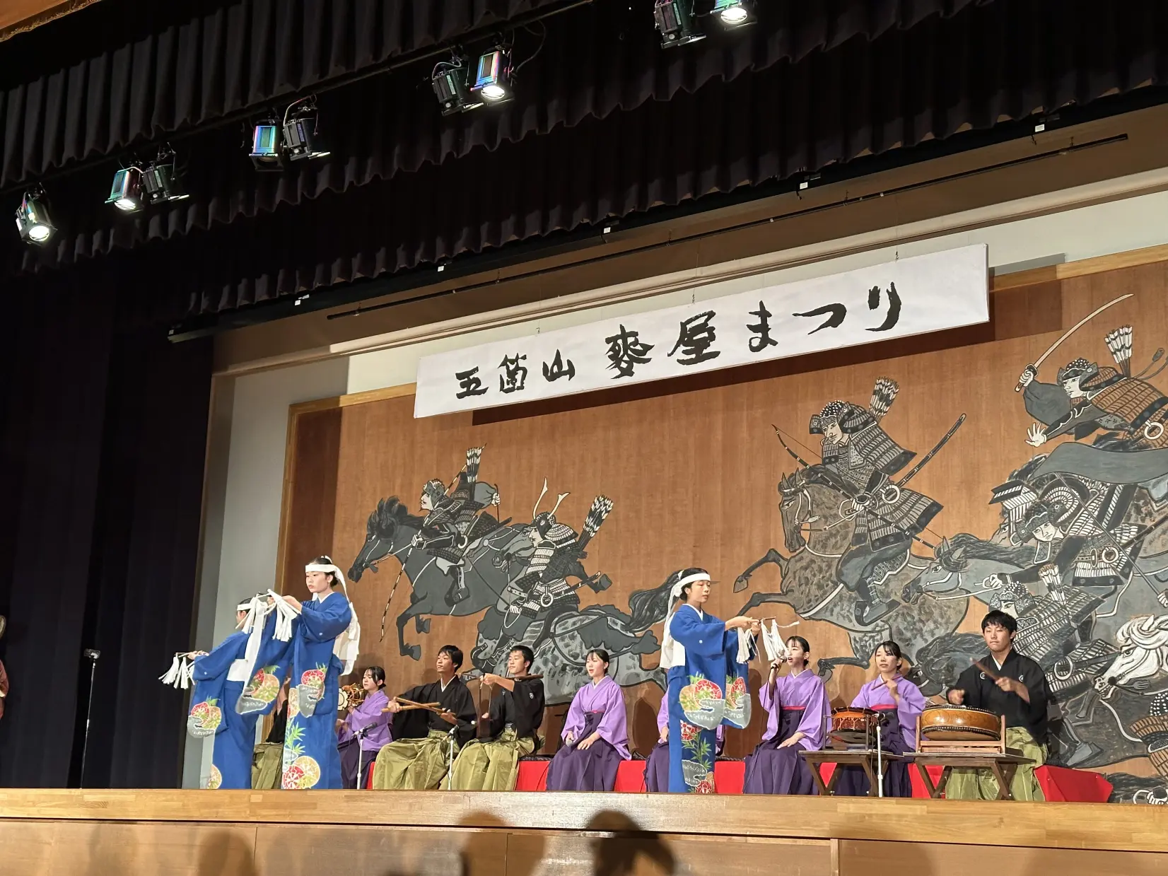 地元ならではの味覚と若さ溢れる舞-3