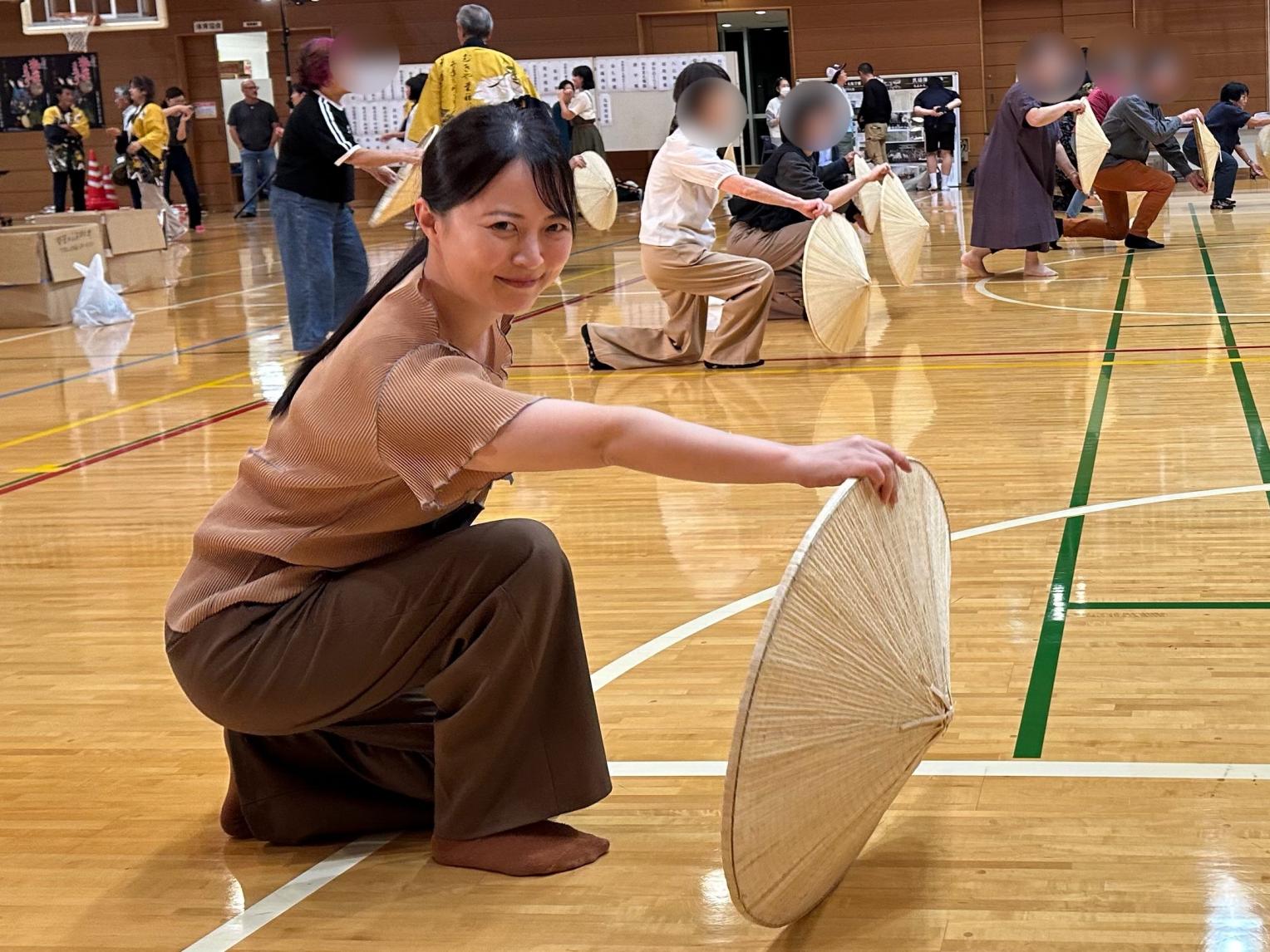 地元の温かさに触れる輪踊り-3
