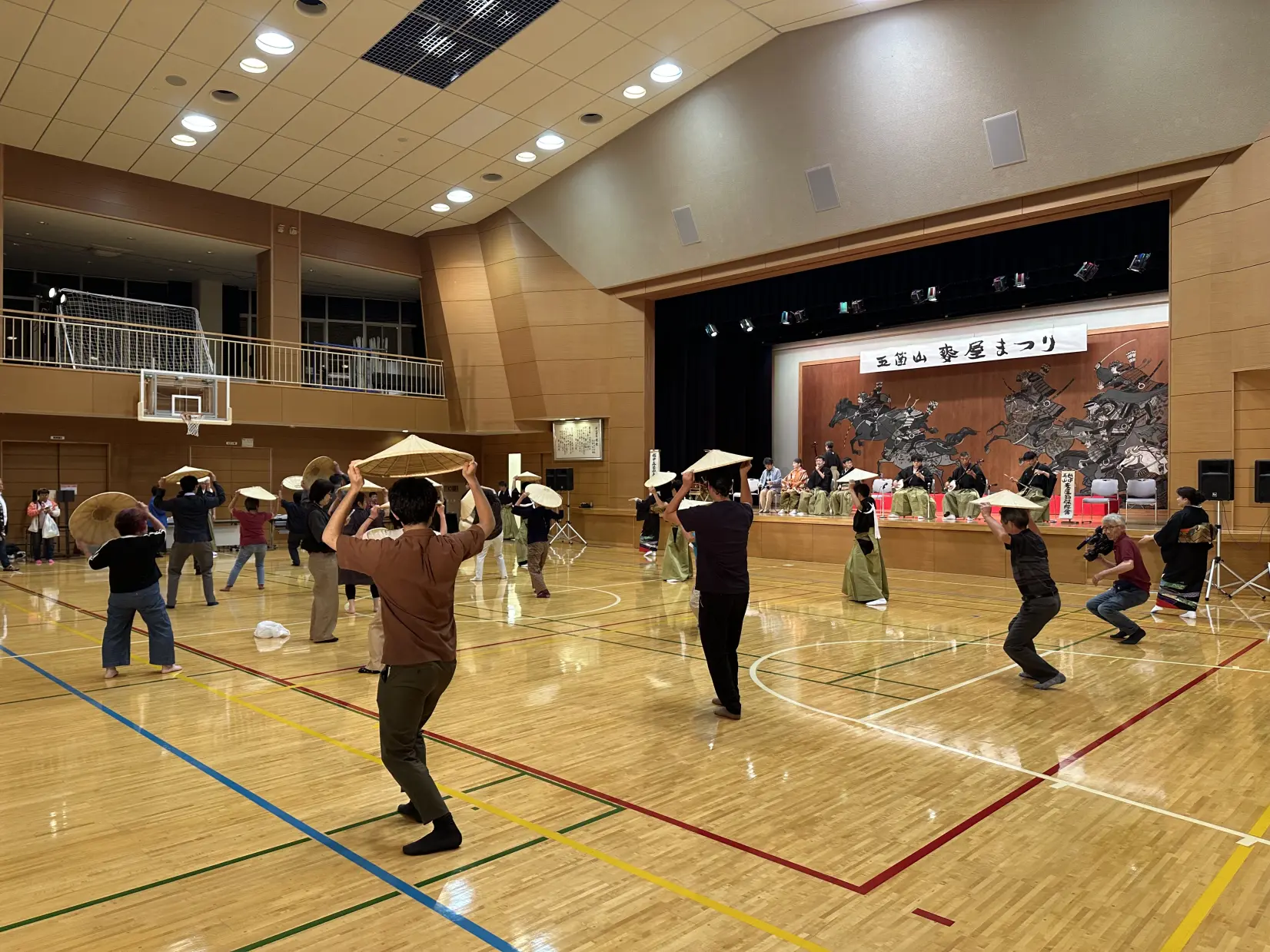 地元の温かさに触れる輪踊り-1