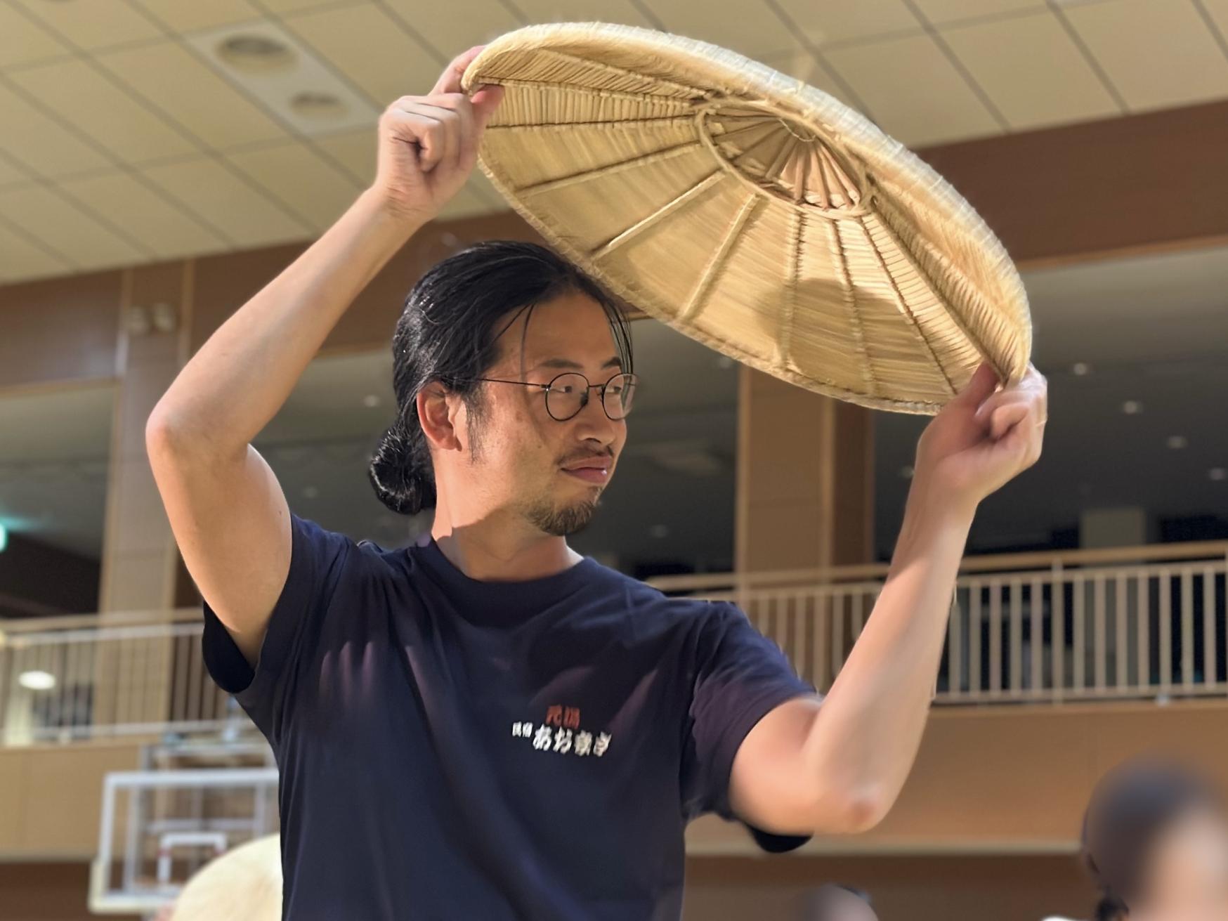 地元の温かさに触れる輪踊り-2