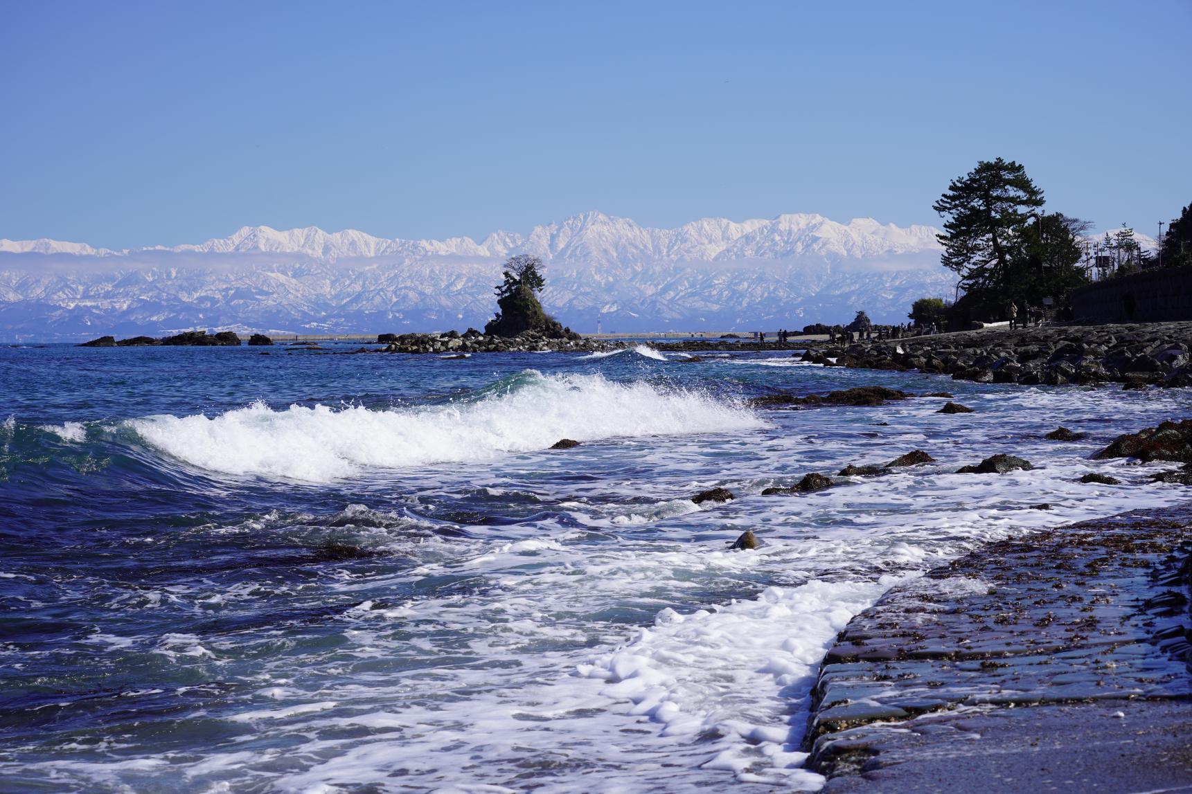 スポット①　雨晴海岸からの日の出-0