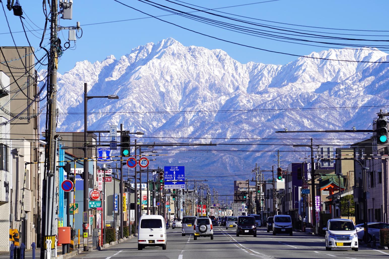 スポット④　富山市石金　（電車と立山連峰が見られる場所）-0