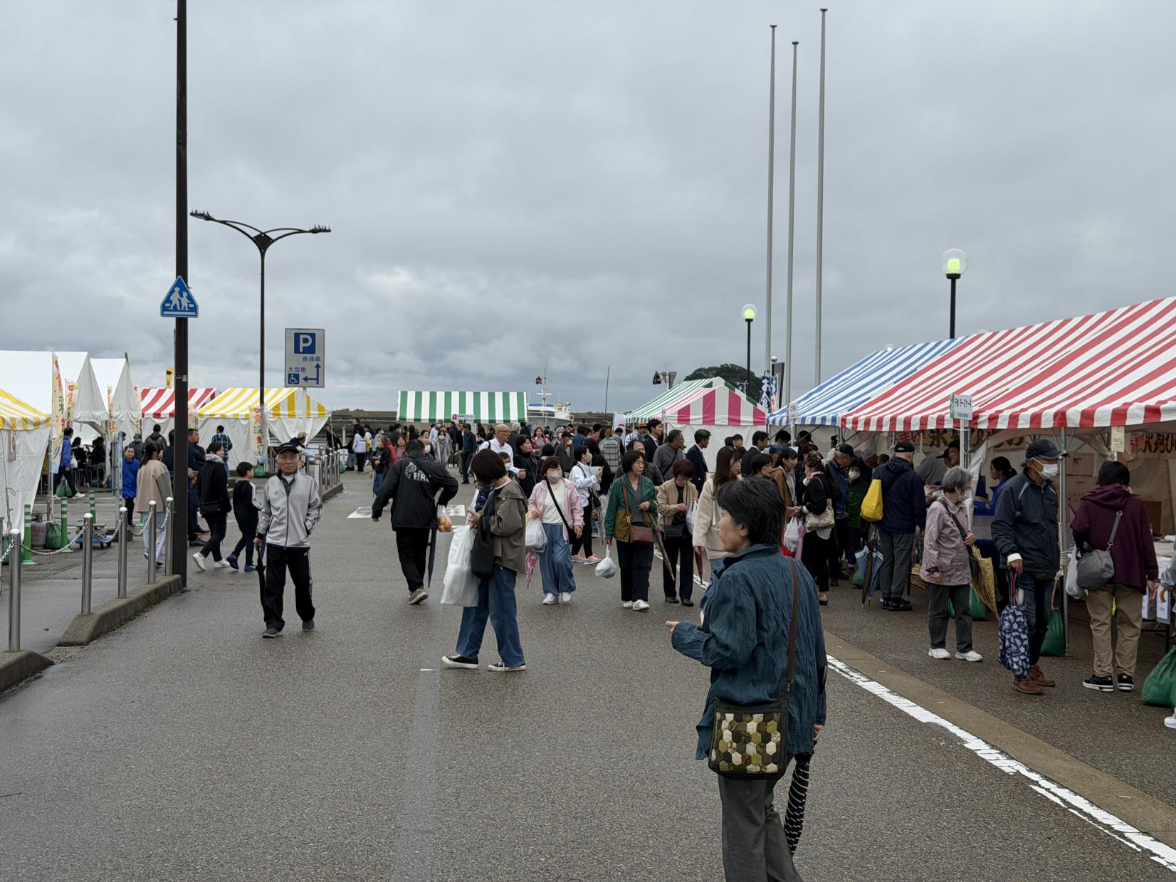 イベント開催当日はあいにくの雨。しかし…-0
