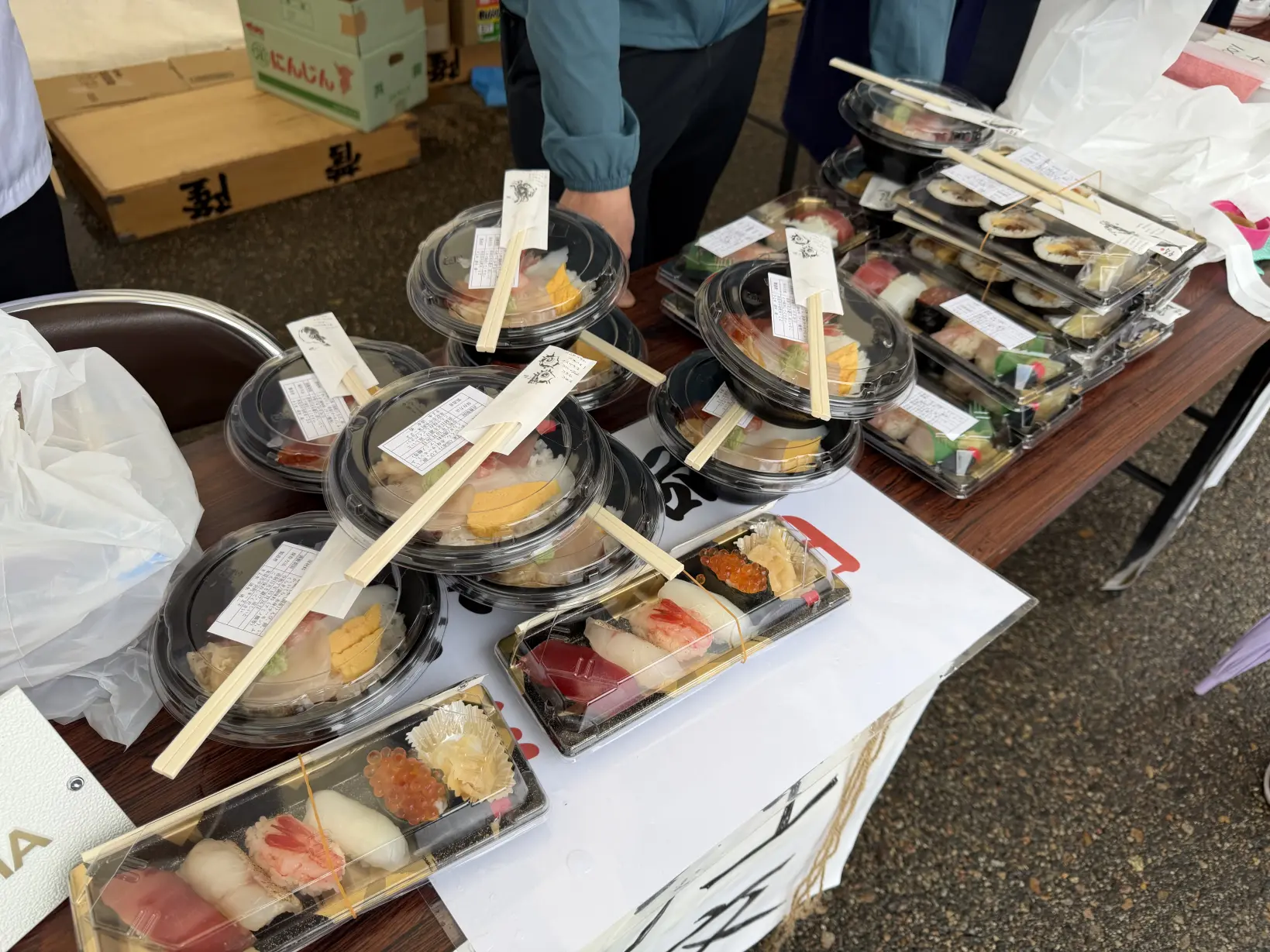 悪天候のなか、出店者たちが奮闘！-3