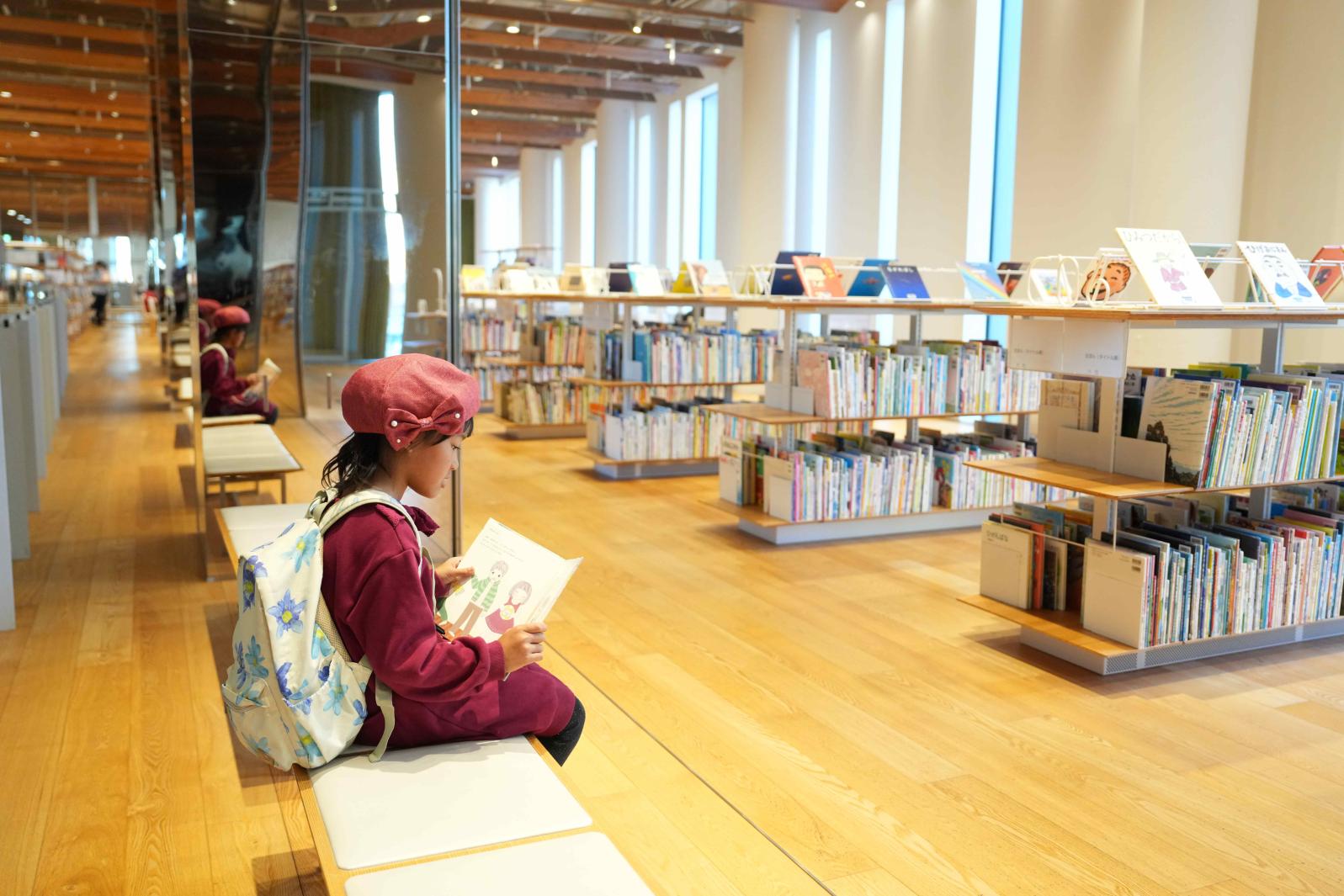 「富山市立図書館（本館）」の紹介-0