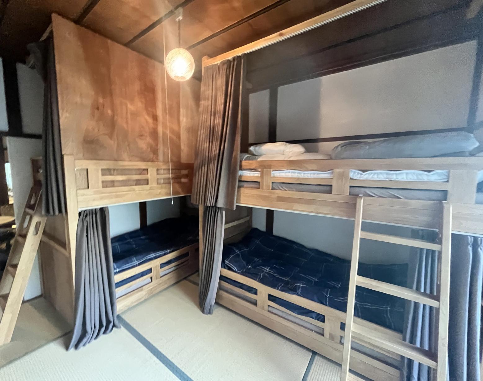 【氷見市・Guesthouse泉屋】商店街の一角・反物屋の雰囲気残す「氷見のまちに暮らす宿」-1