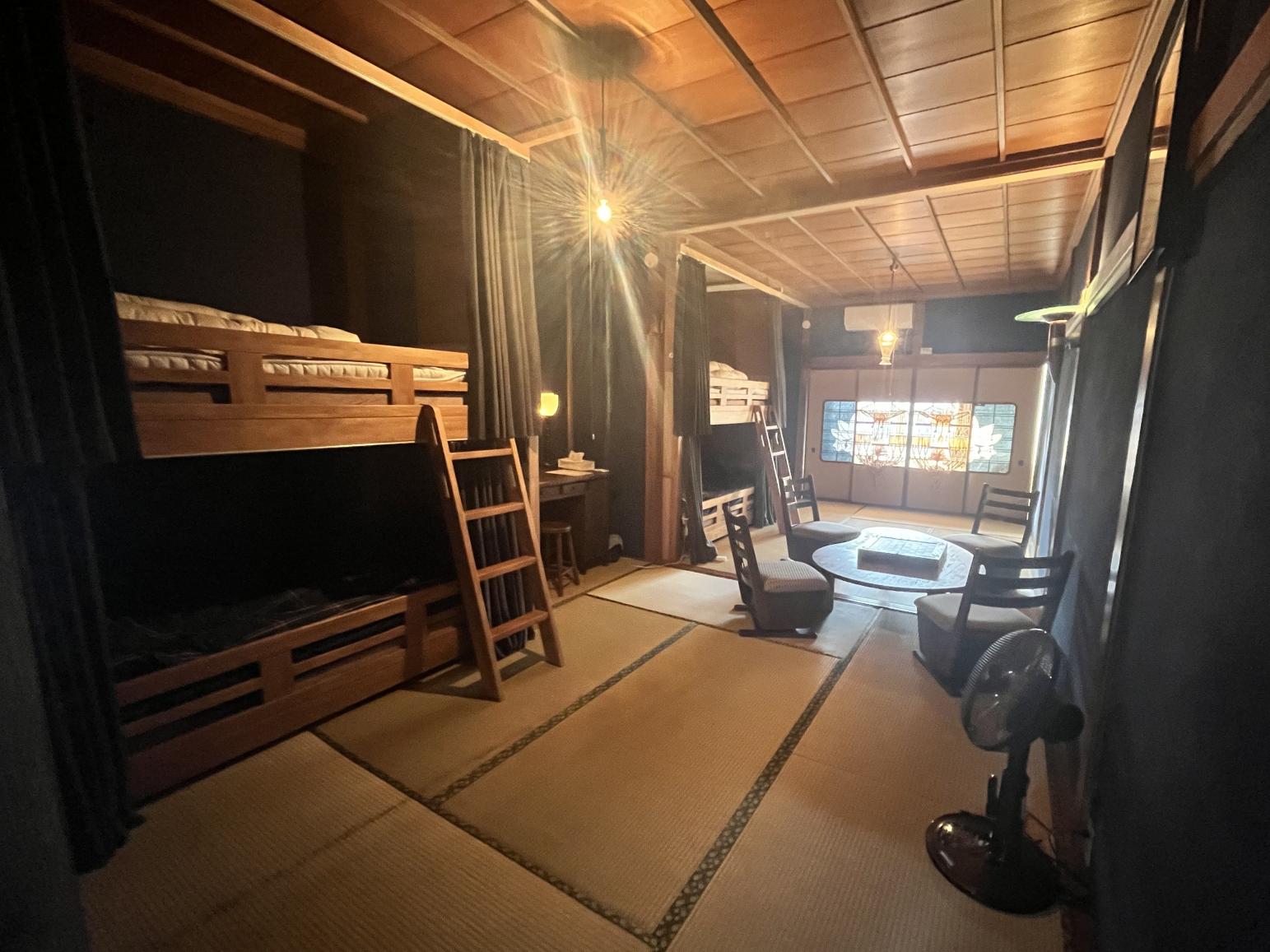 【氷見市・Guesthouse泉屋】商店街の一角・反物屋の雰囲気残す「氷見のまちに暮らす宿」-0