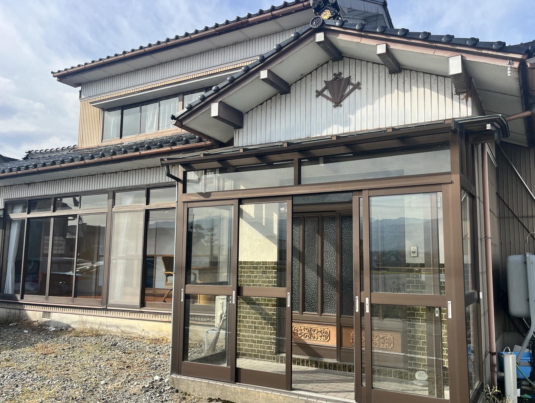 【朝日町・民泊たなごころ】牧歌的な田園風景を望む「そっと人を包む宿」-1