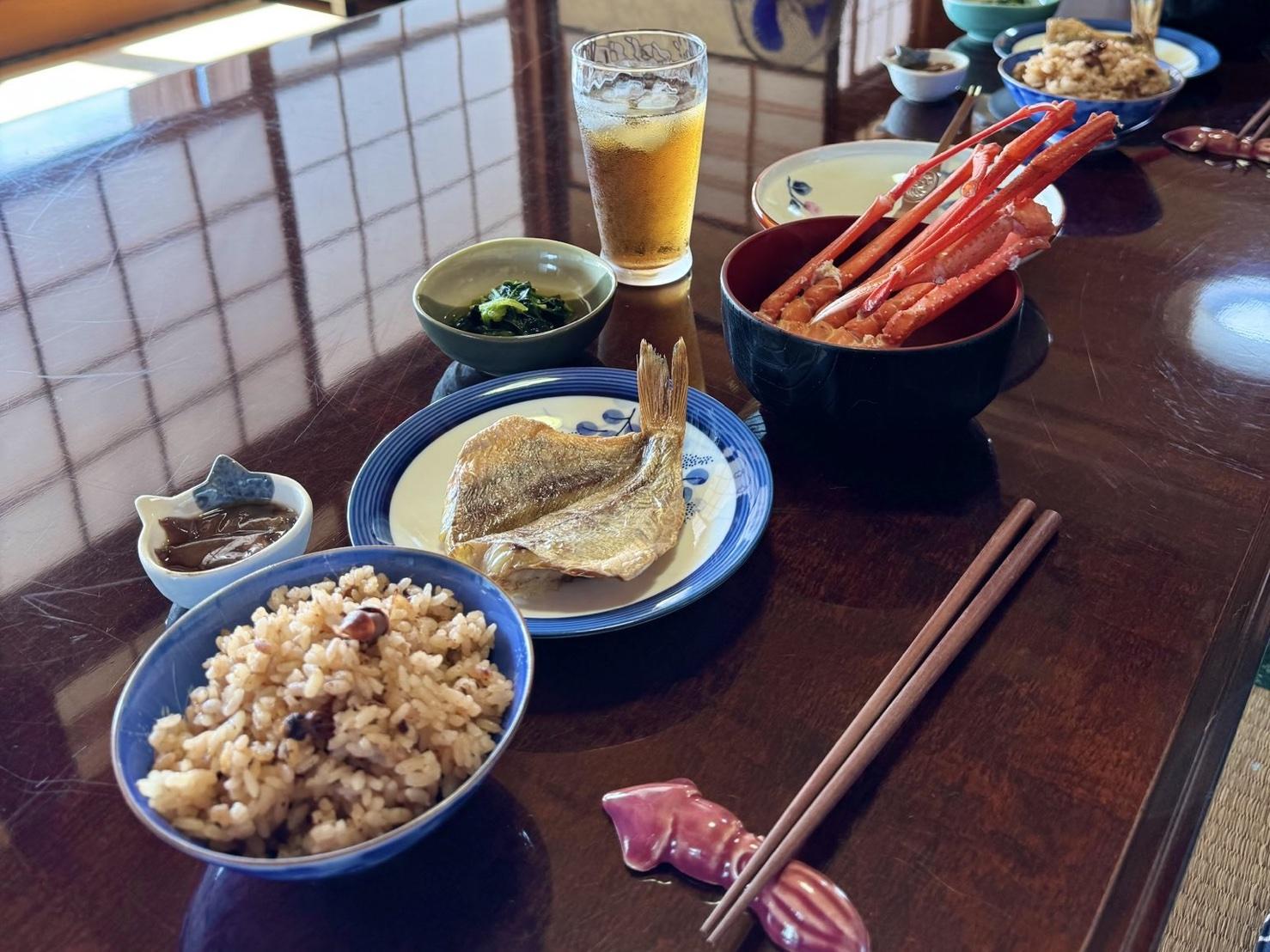 泊漁港の海の恵みを盛り込んだ朝食付きプランが人気-0