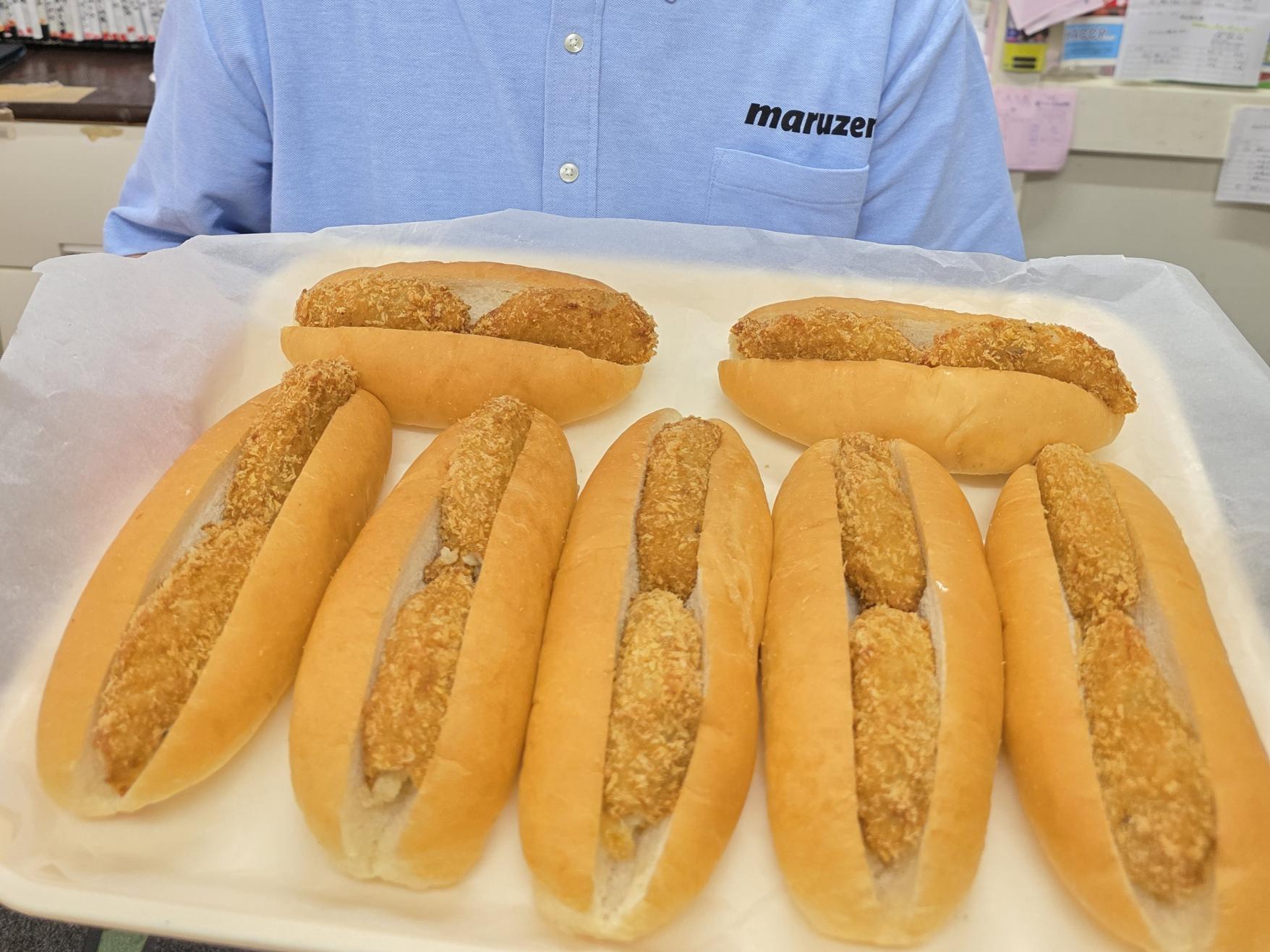 まずはコロッケパンを実食！-0