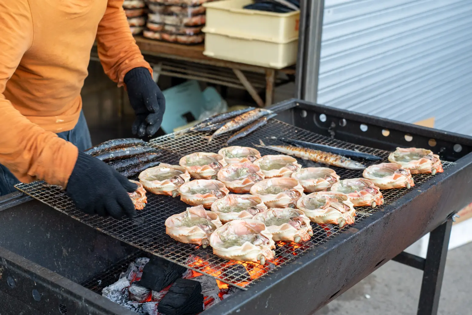 早朝から大行列ができると噂の名物「朝市定食」って？-0