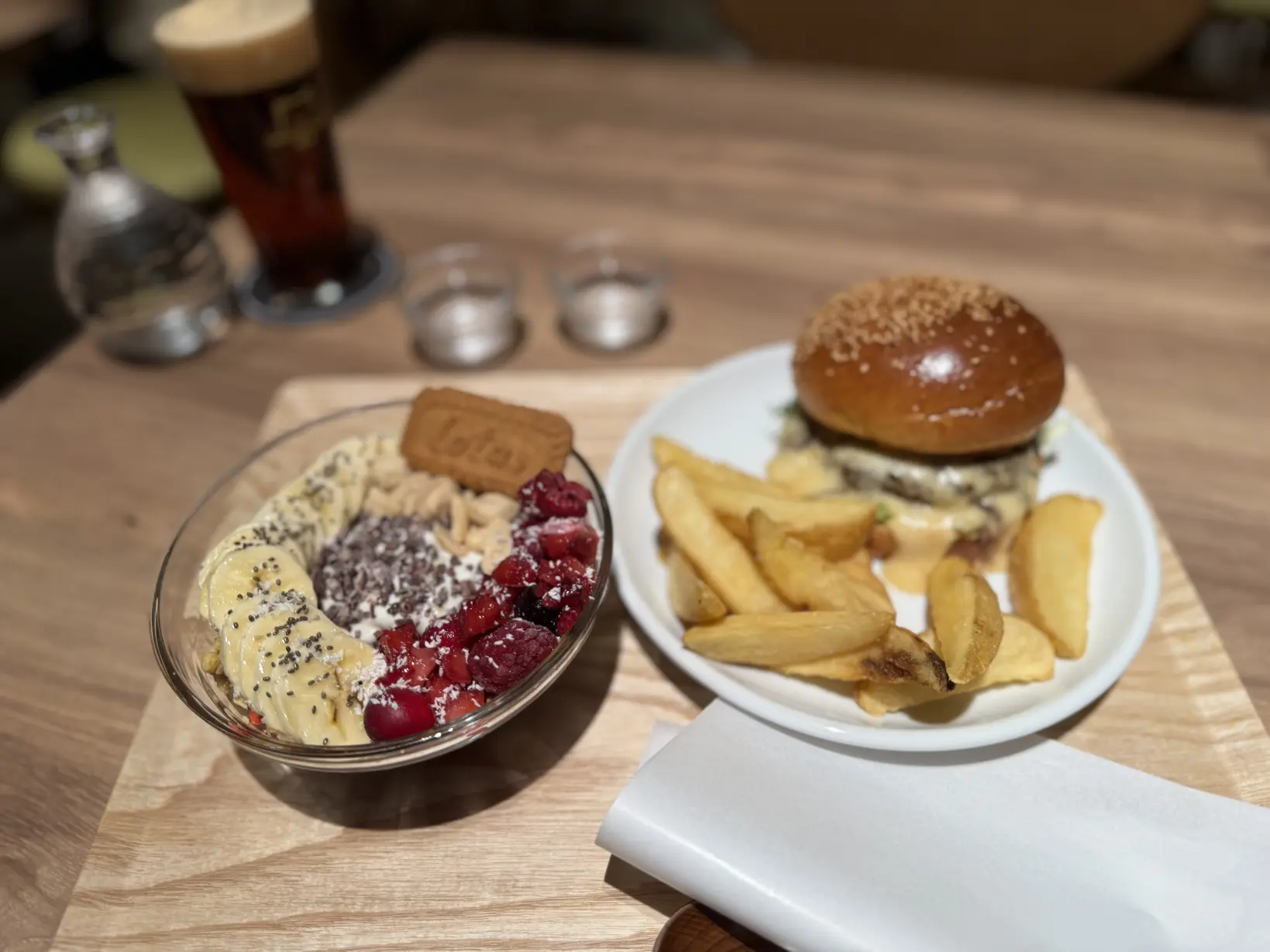 ３．ハンバーガーとアサイーボウルの「29LaB BURGER+cafe 富山駅前店」-1