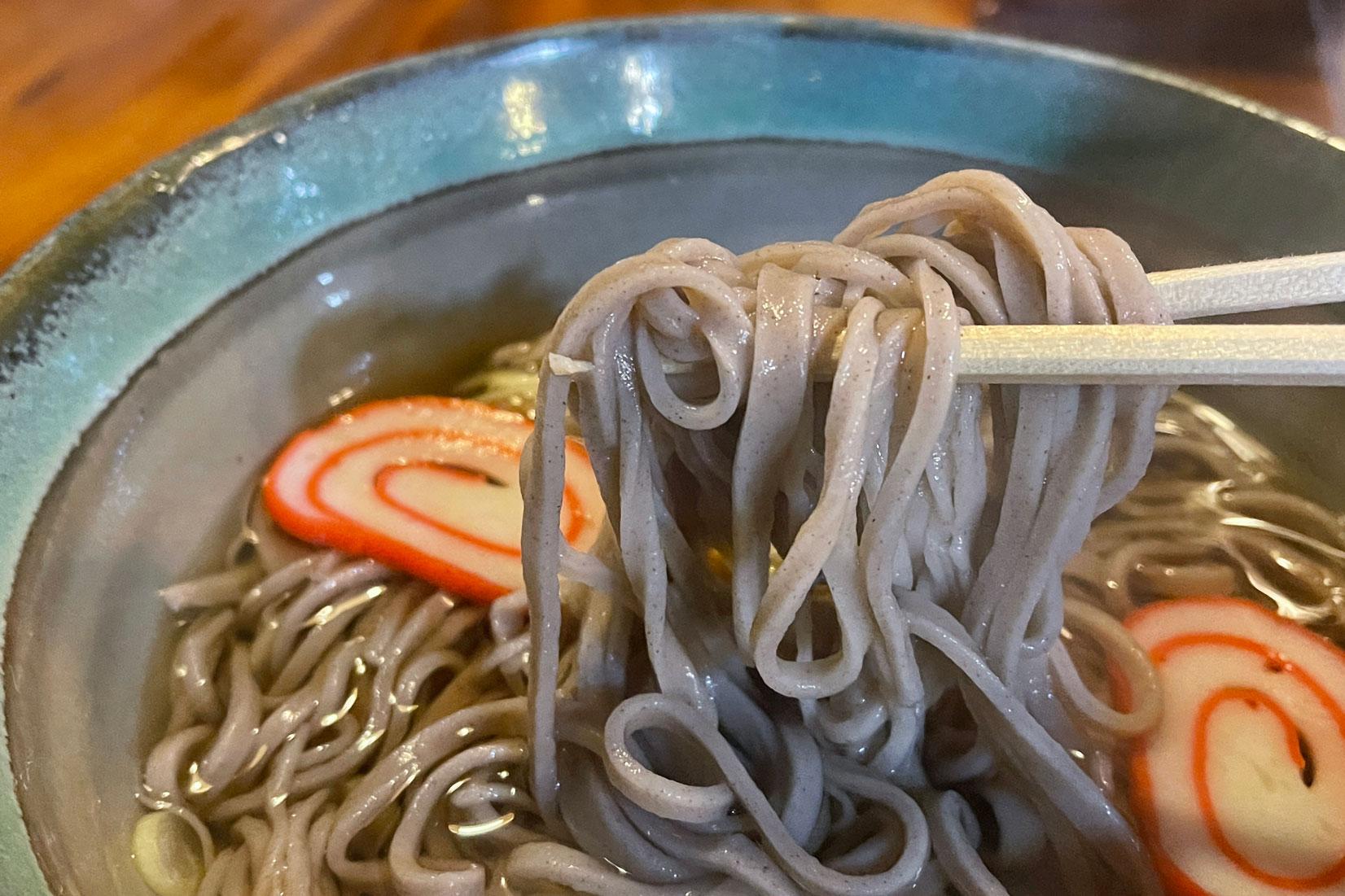 あったかい食べ物がしみる-0