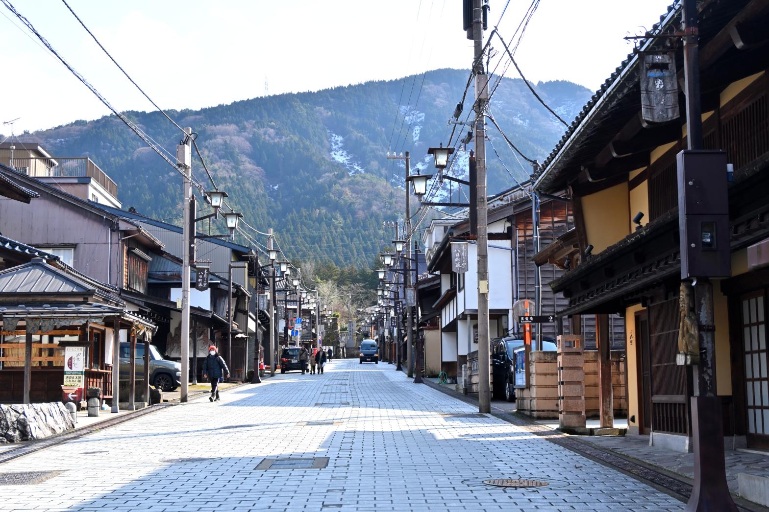 八日町通り〜井波彫刻に触れる美しい町並み-0