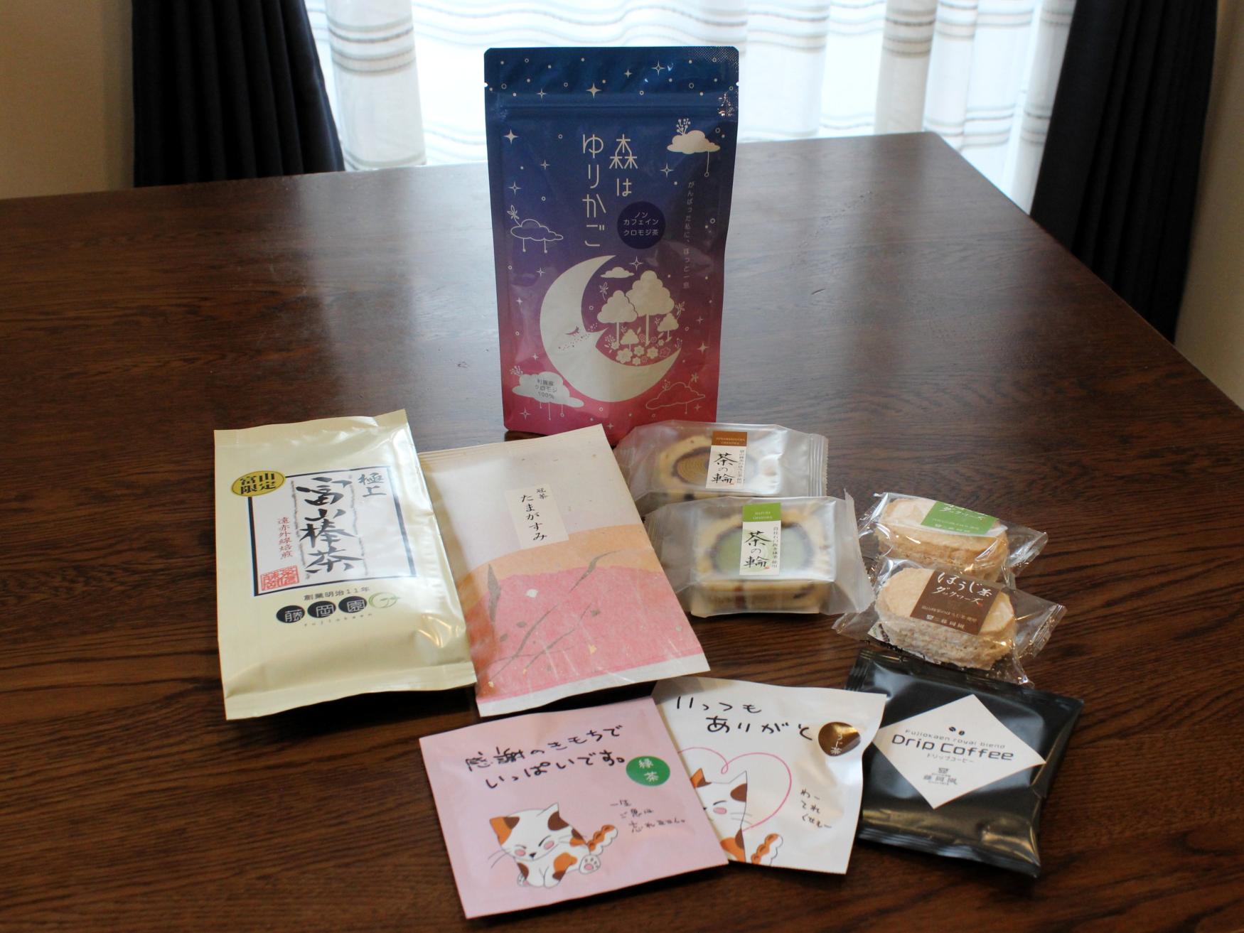 お土産用にお茶とお菓子をたっぷり購入！-0