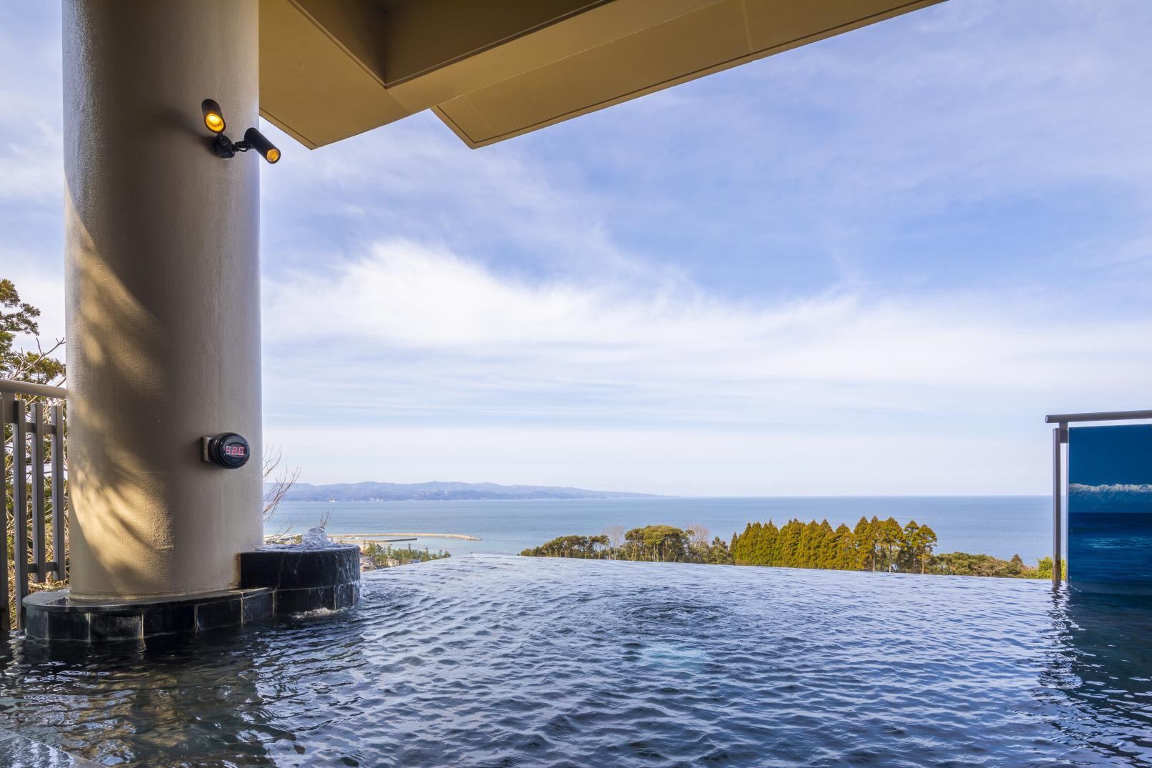 日本海を望む「絶景露天風呂」-1