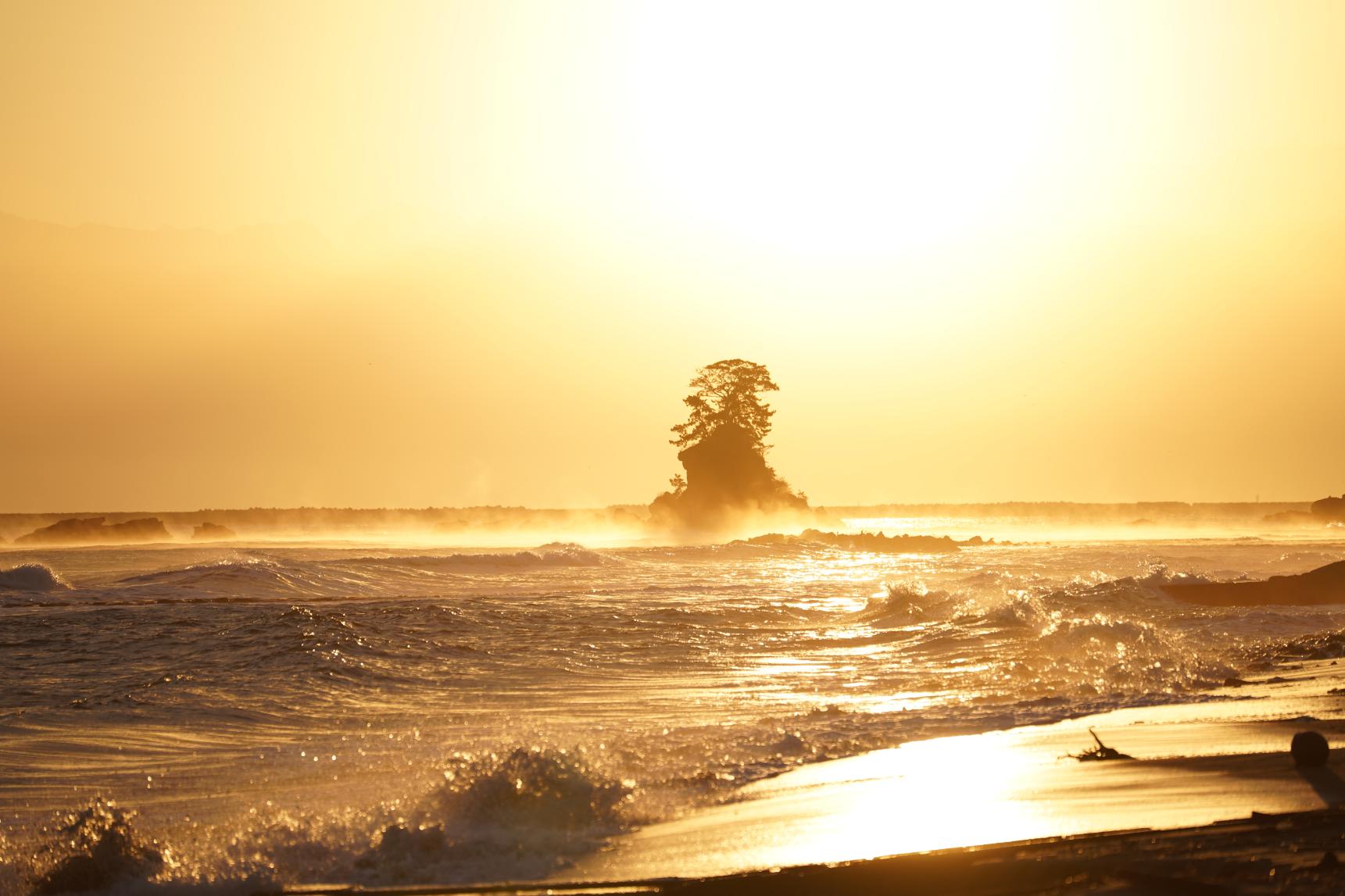 【オススメスポット】雨晴海岸で朝日を見よう！-0