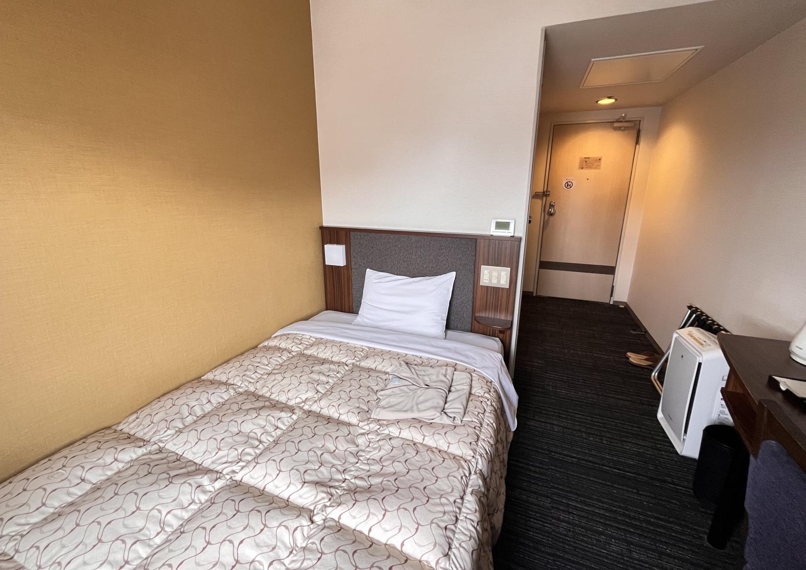 シングルルームで今宵の準備を整える-0