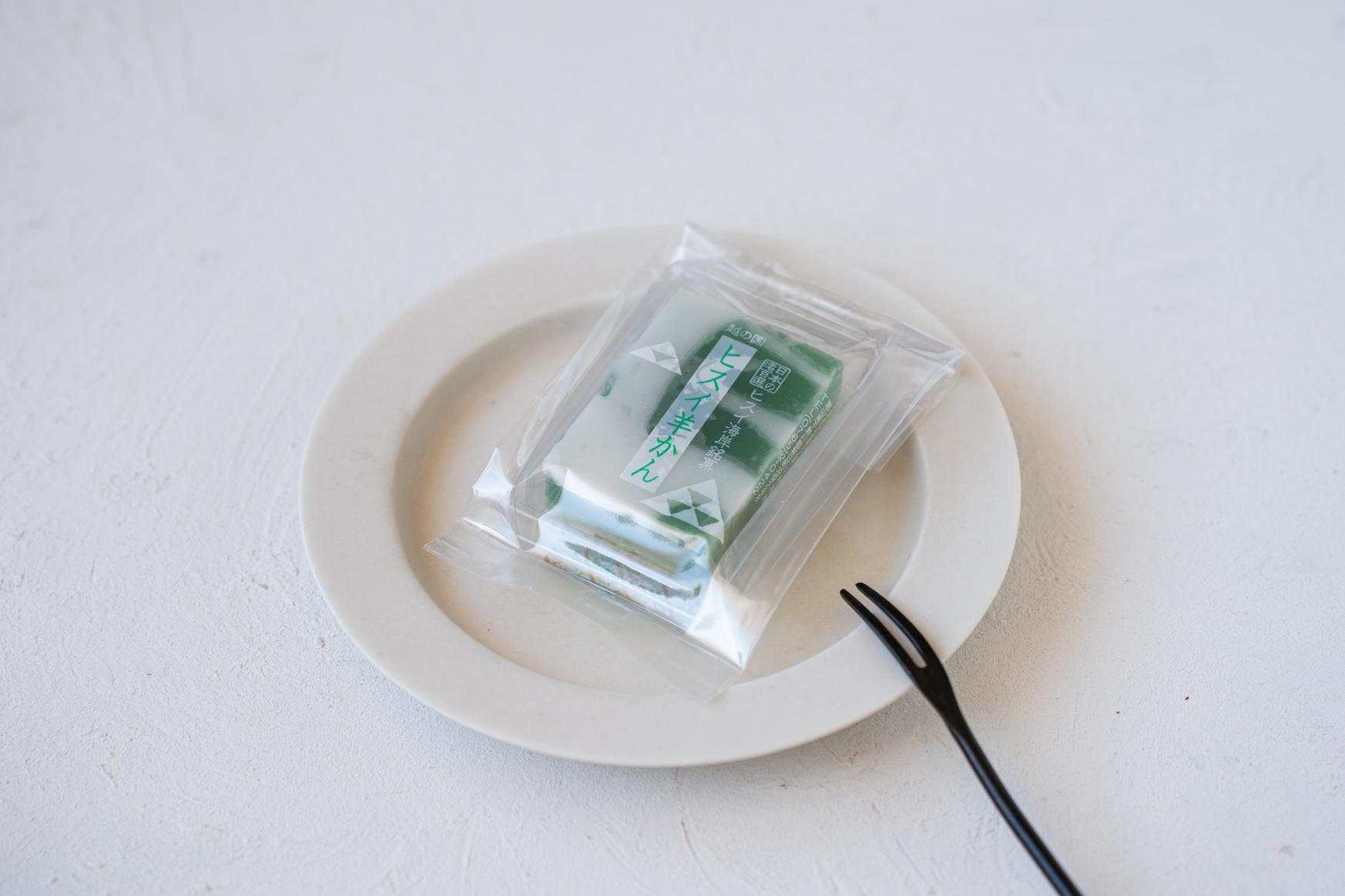 おしゃれな見た目の「ヒスイ羊かん」-0