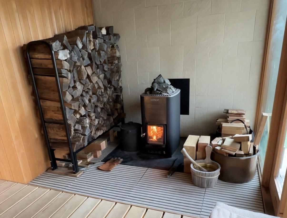 なぜ、焼肉屋の横に「宿泊施設」なの？-1