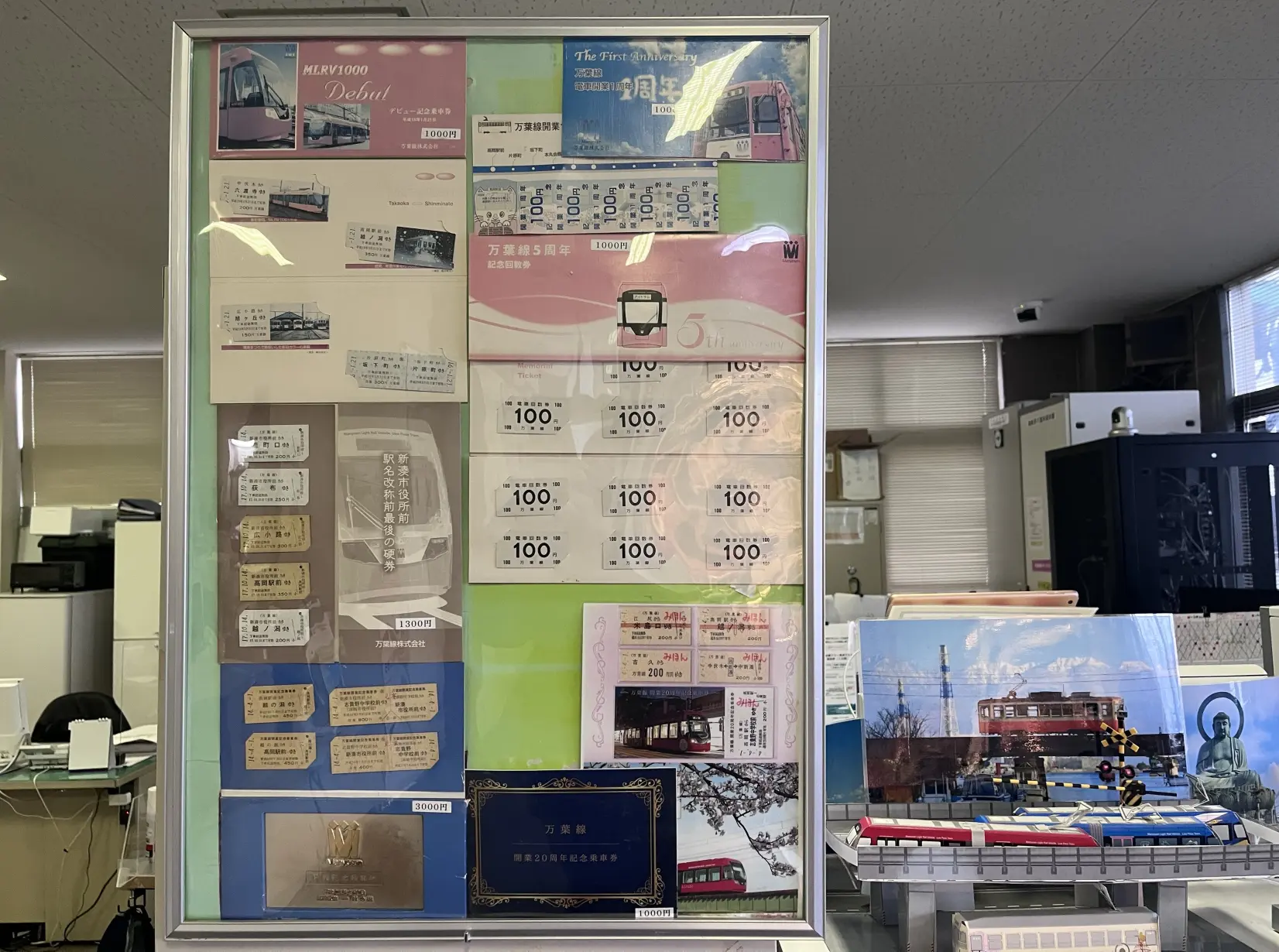 【万葉線本社】時を止めた展示品と、新たな縁。オリジナルグッズに触れるひととき-1