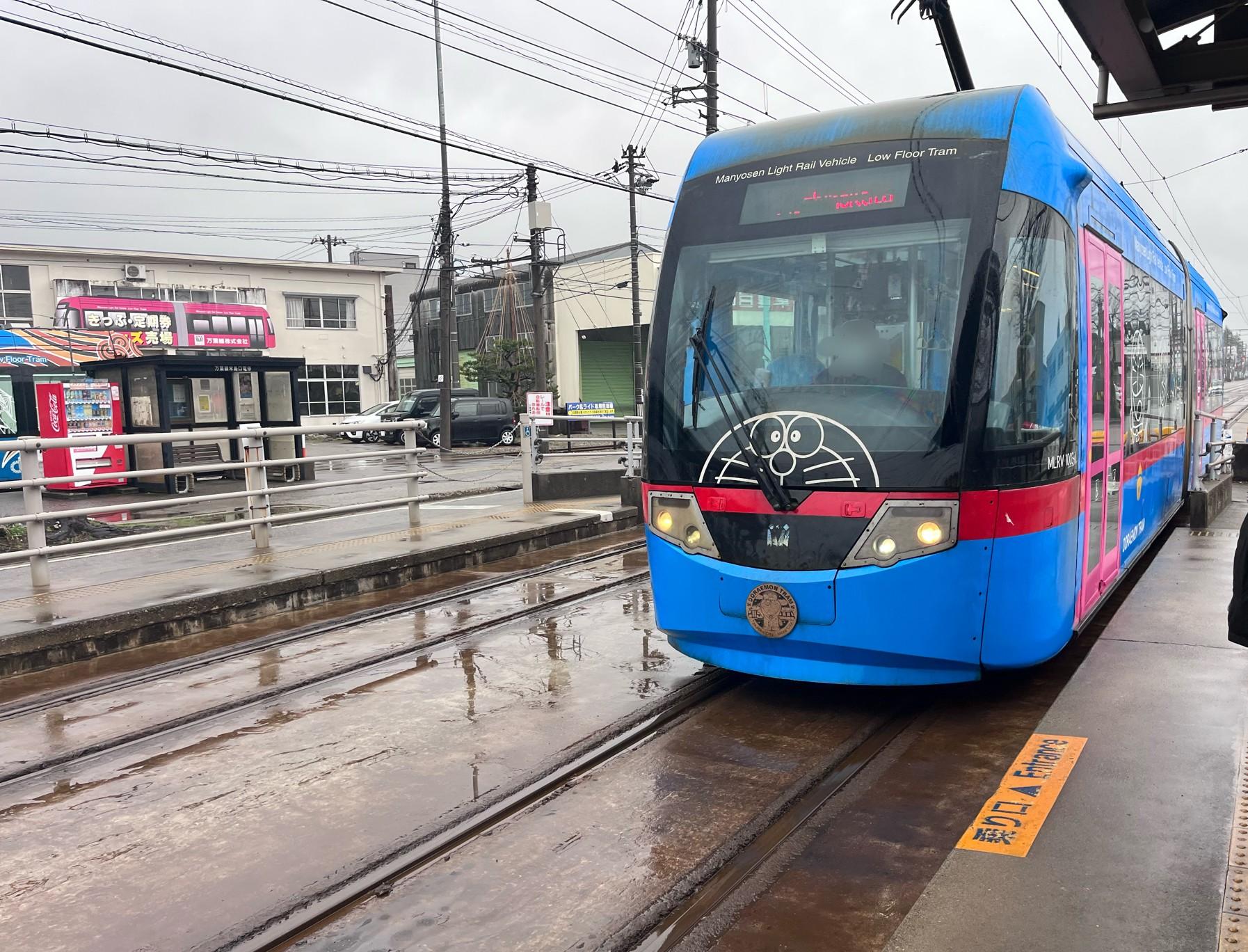 【米島口～新湊地区】「ドラえもんトラム」大人も心躍る夢の車両-0