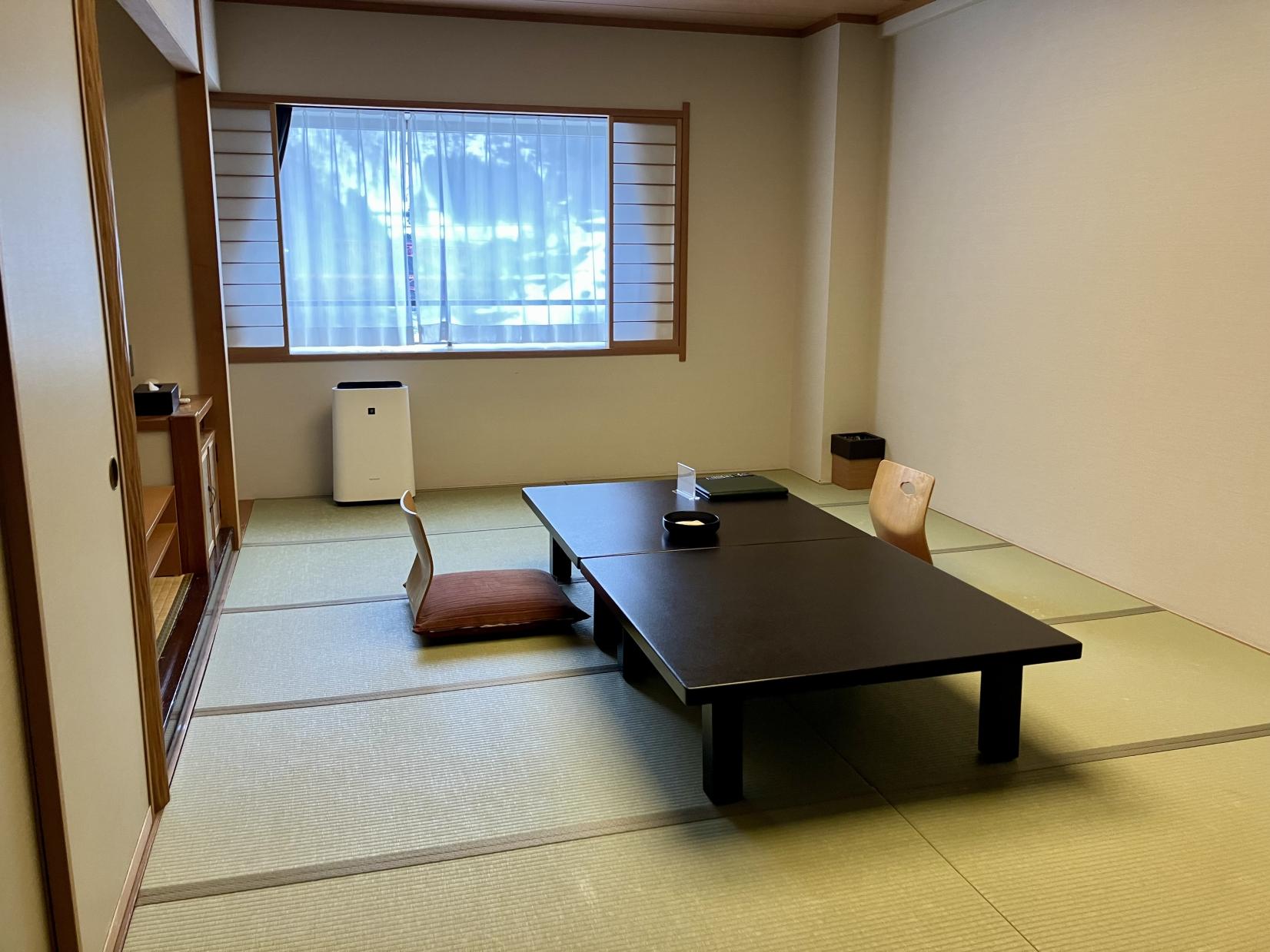 黒部の自然を望む和室-0