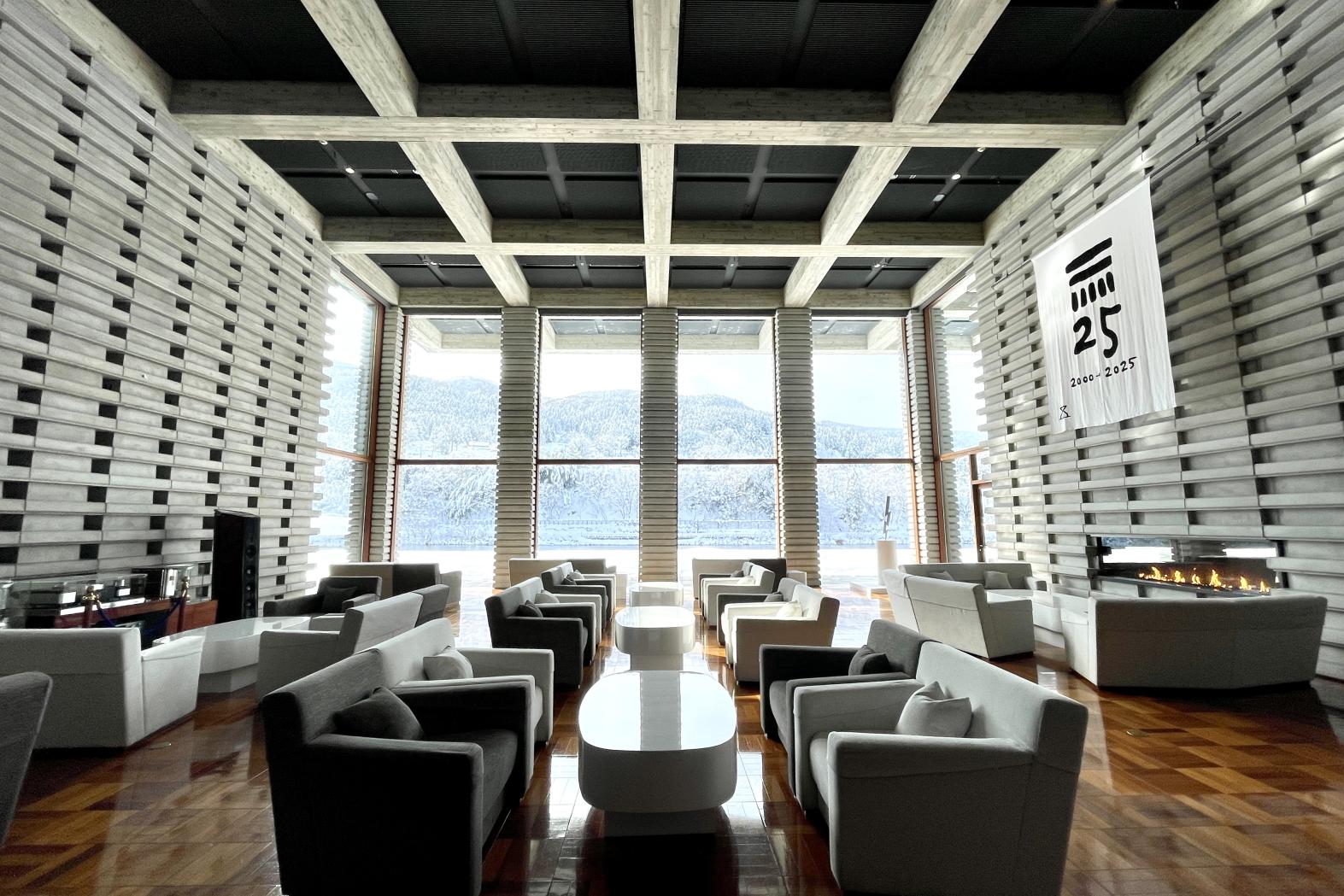 絶景の見えるロビーで、別世界にひたる-0