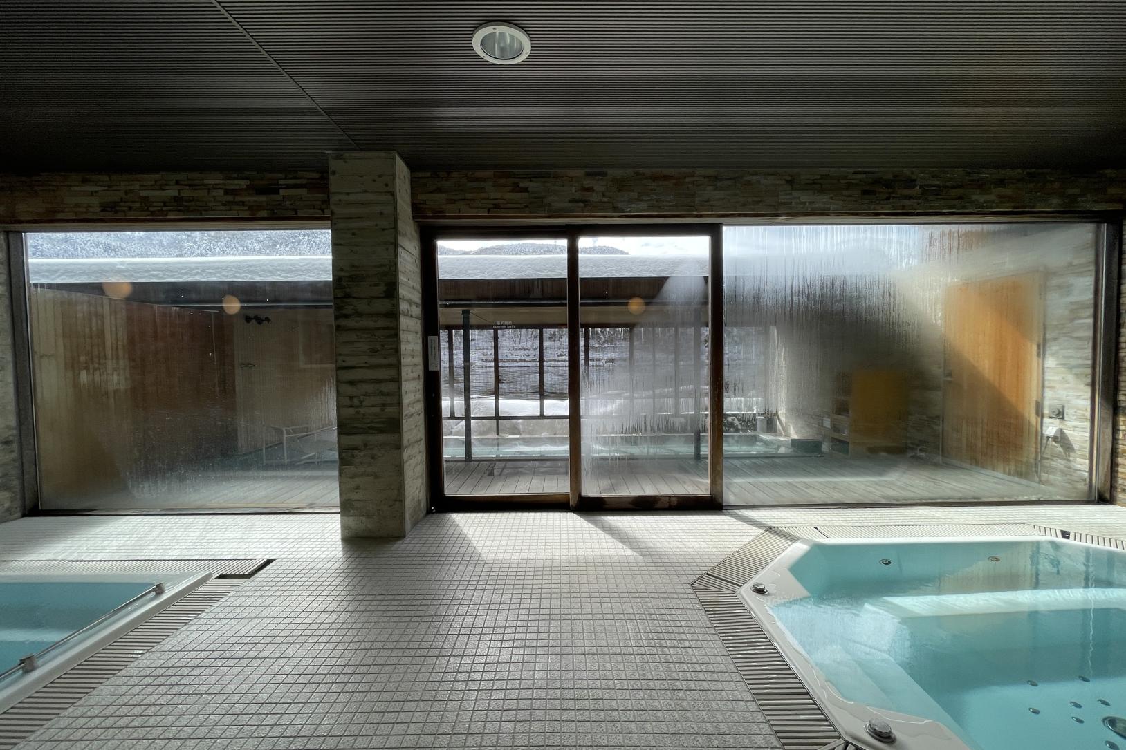 サウナと温泉へ-0