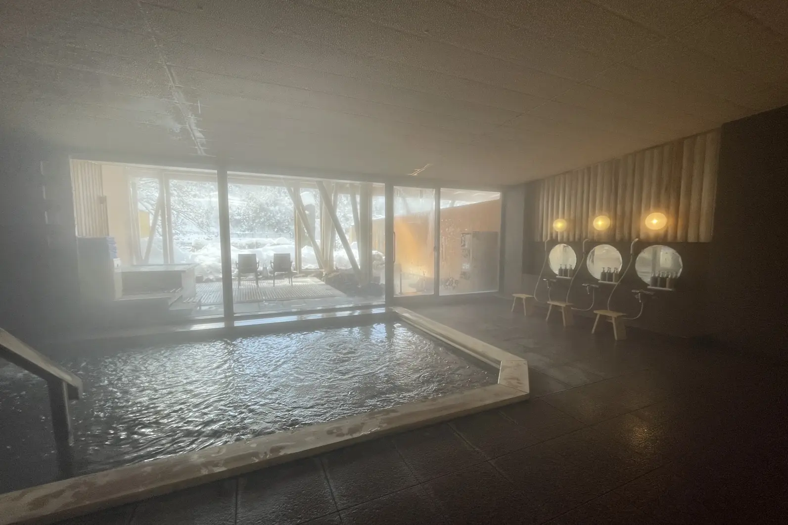 野趣ある大浴場も魅力-4