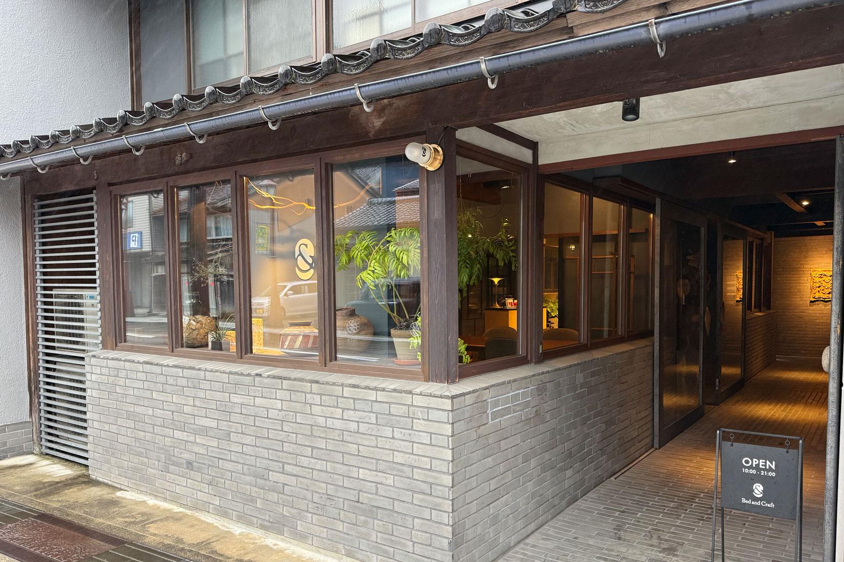 オシャレなラウンジでチェックイン＆ウェルカムドリンク-0