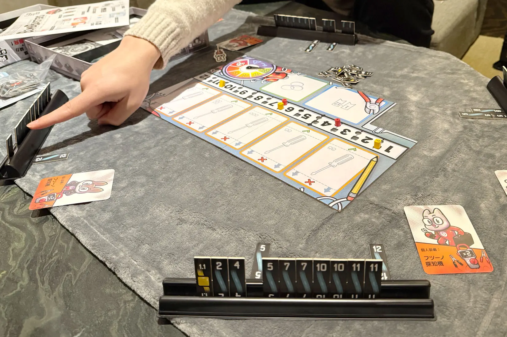 夜はボードゲーム＆プロジェクターで深夜2時まで大盛り上がり！-0