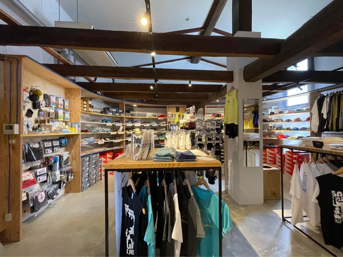 3. 　大会早朝から営業のランニングショップ（SALLYS）-8