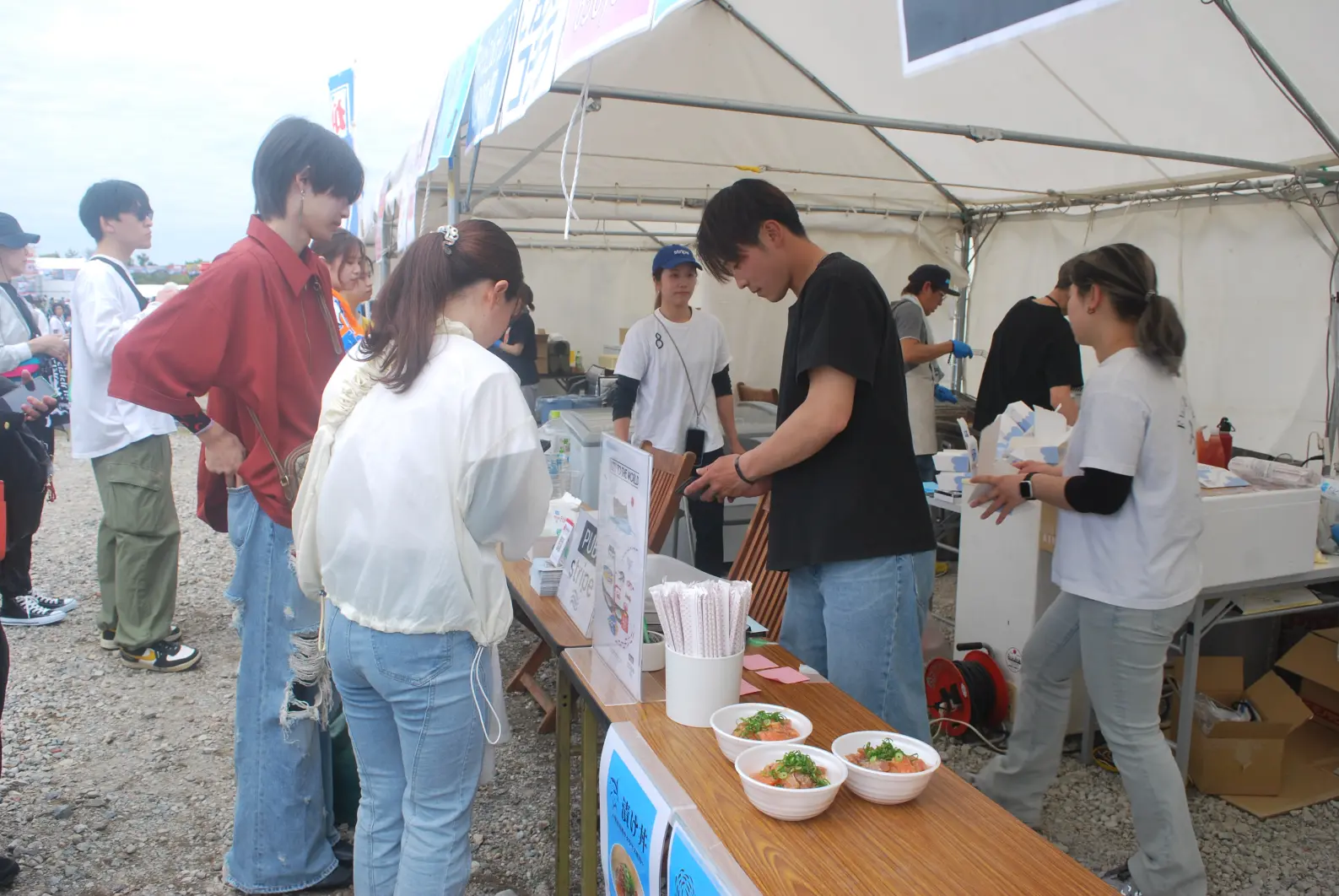 ベニズワイガニなど地元海鮮ずらり「フェス飯」27店舗-0