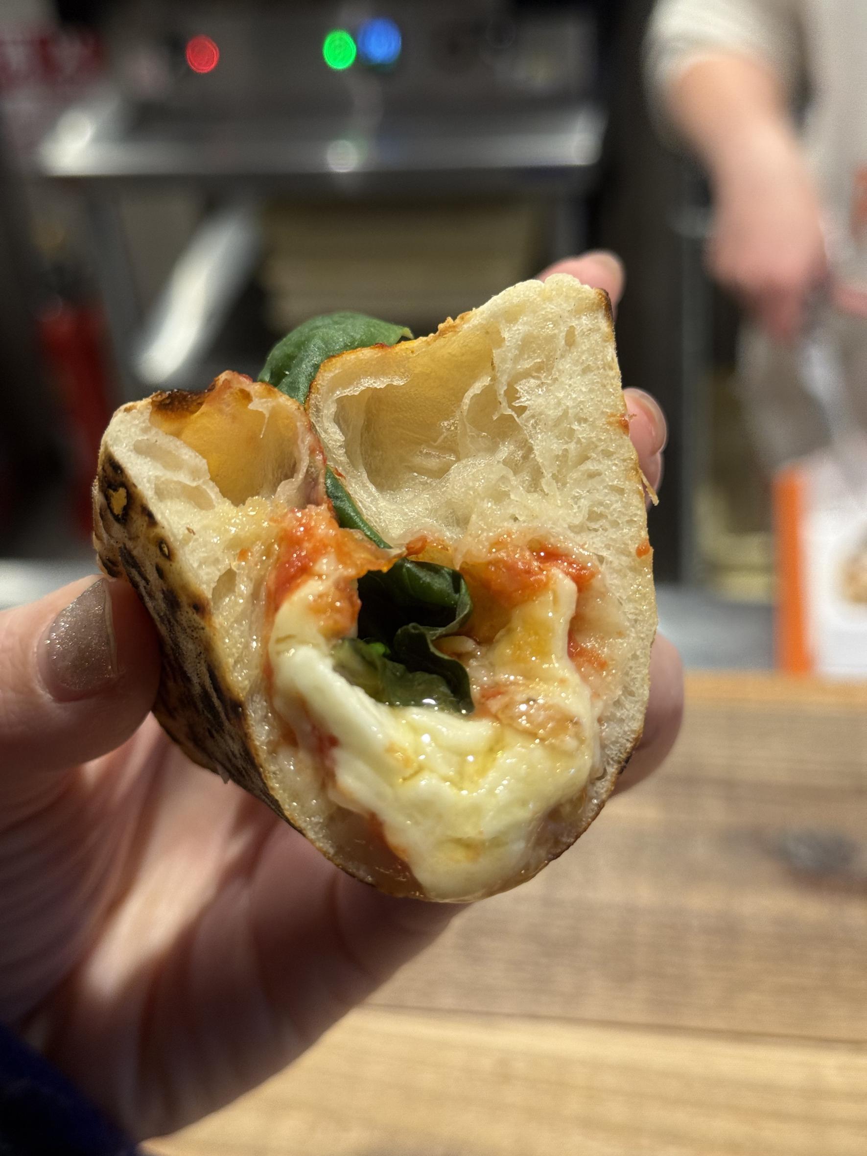 メニューは、定番から富山らしい一枚まで-1