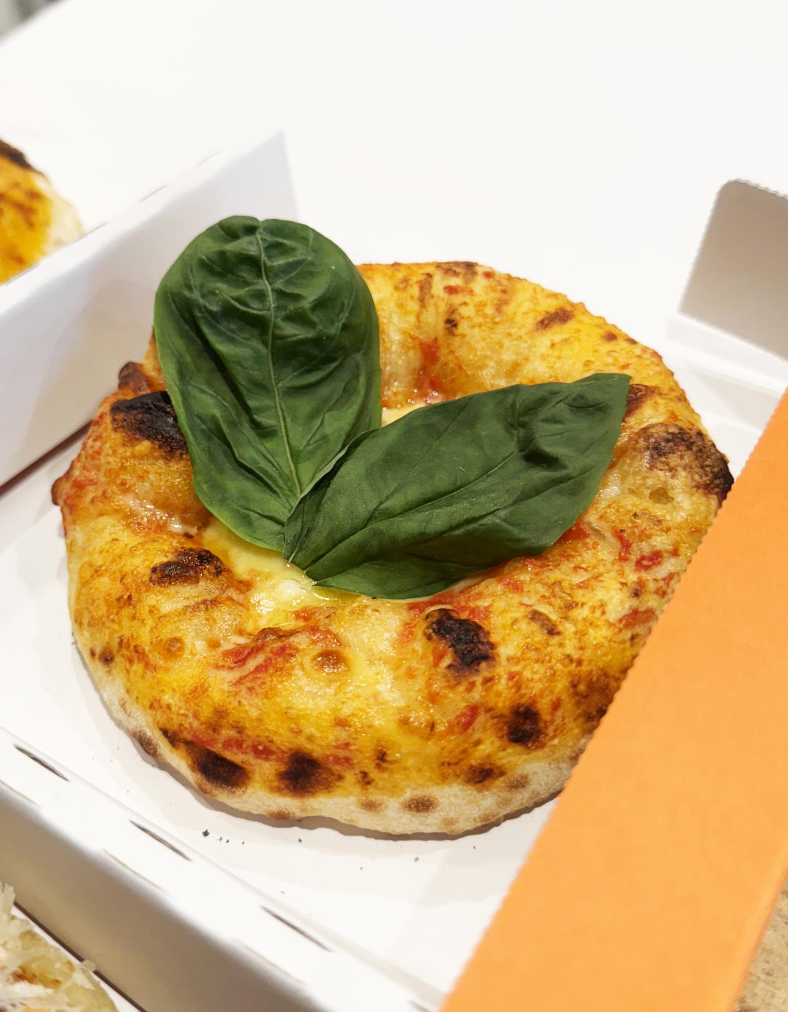 メニューは、定番から富山らしい一枚まで-0