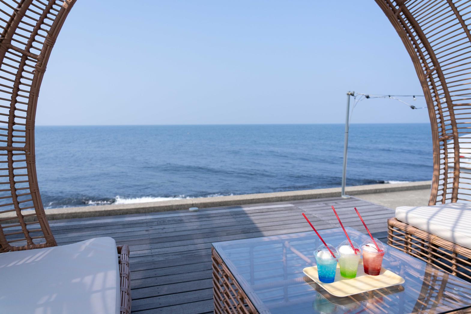 日本海が一望のカフェ『+met（タスメット）』へ-0