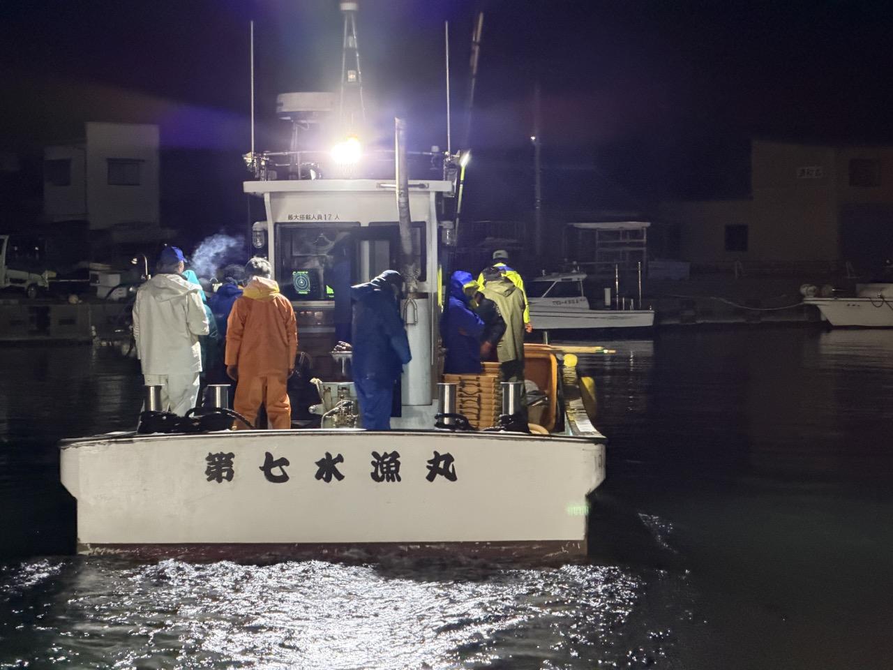 眠る町のとなりで、漁は始まっていた-1