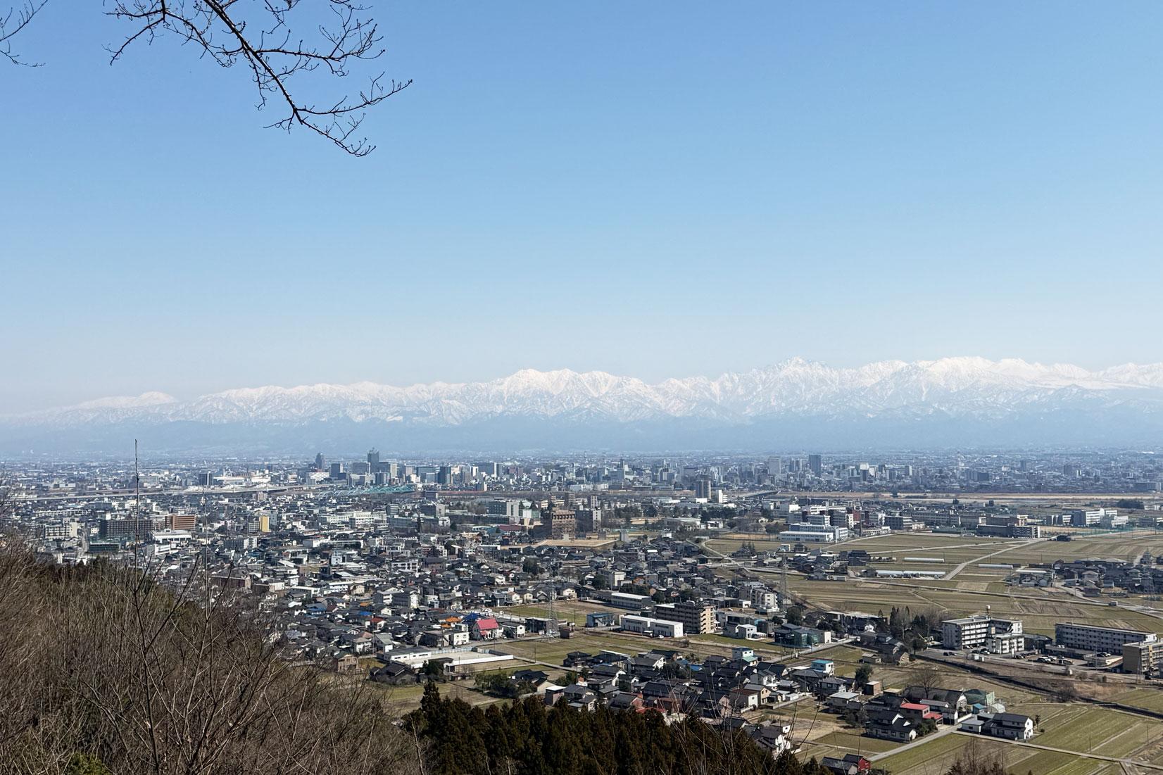 景色が最高！立山連峰と富山市街地を一望-0