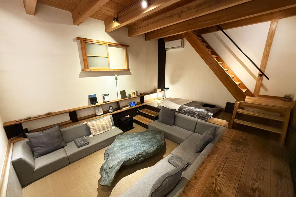 【４】井波の町ごとホテル。石蔵の隠れ家「Bed and Craft RoKu」（南砺市・井波）-1