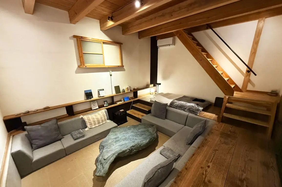 【４】井波の町ごとホテル。石蔵の隠れ家「Bed and Craft RoKu」（南砺市・井波）-1