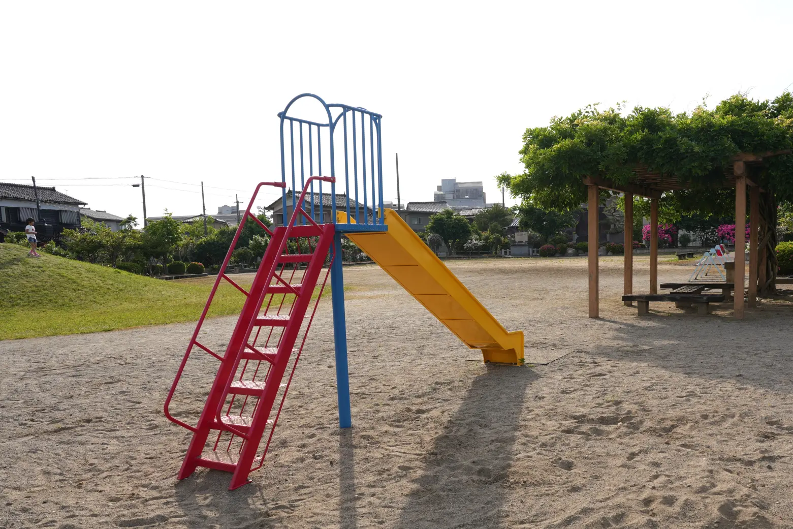 「小島第六小公園」は、「小島バラ園」から徒歩5分-1